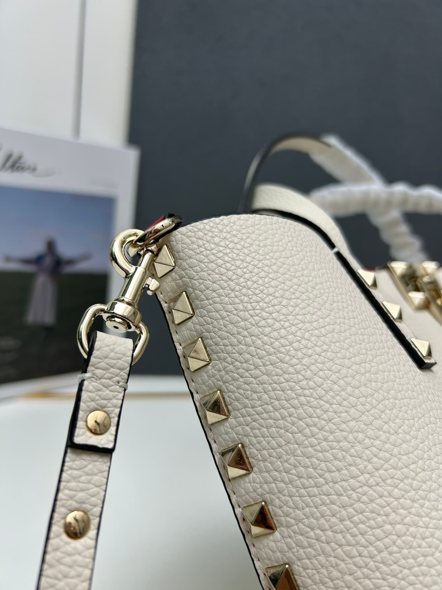 Valentino Garavani Rockstud Tote Bag in White Mid