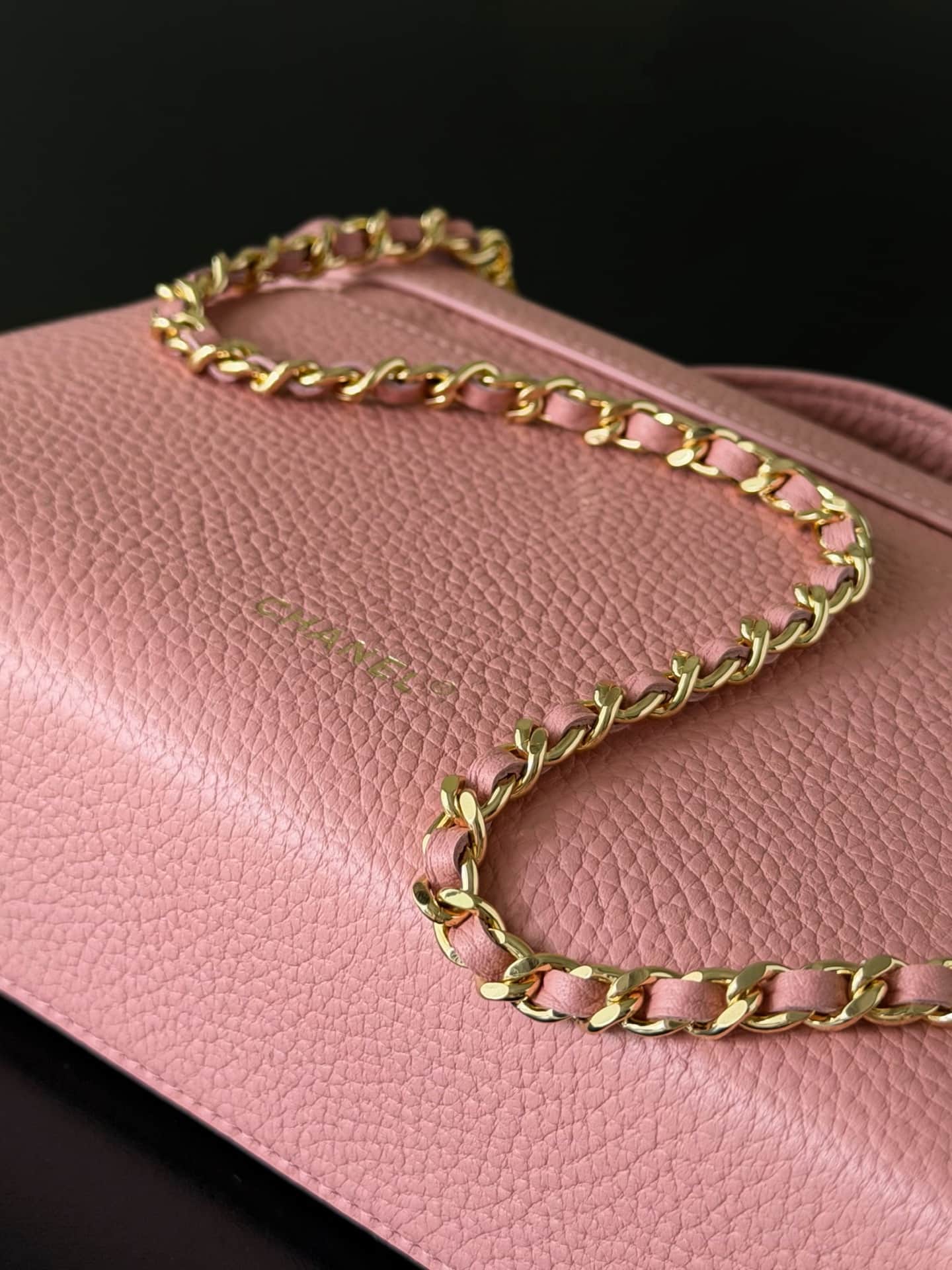 Chanel Large Vanity with chain Grained Calfskin & Gold-Tone Metal Pink AS5347 A