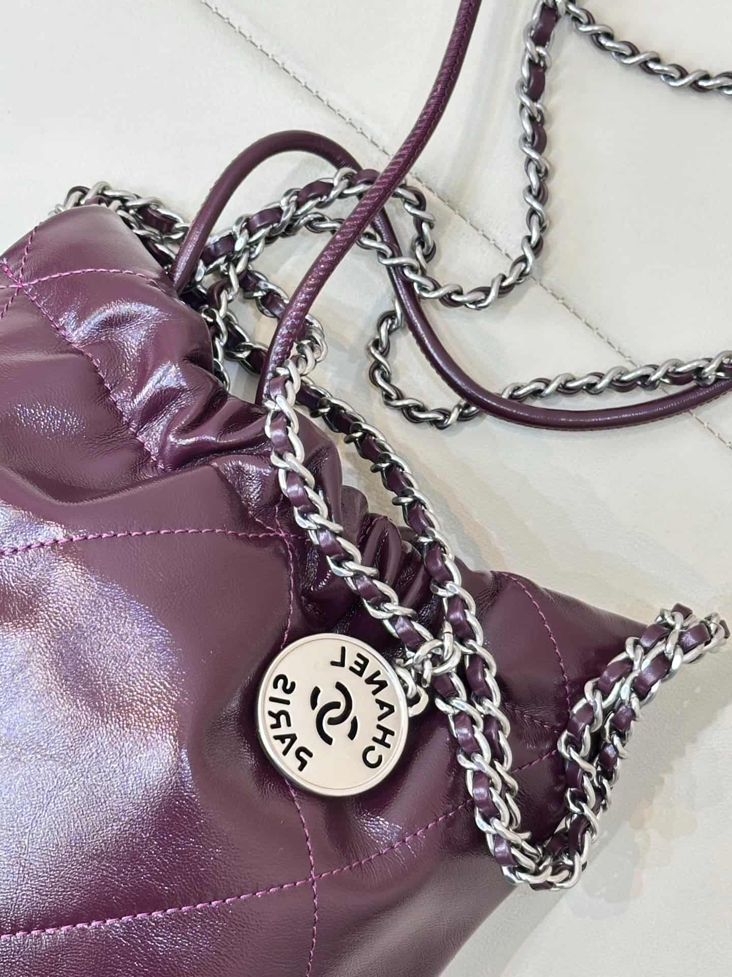 Chanel 22 MINI HANDBAG Shiny Calfskin Burgundy & Silver-Tone Metal AS3980 TOP