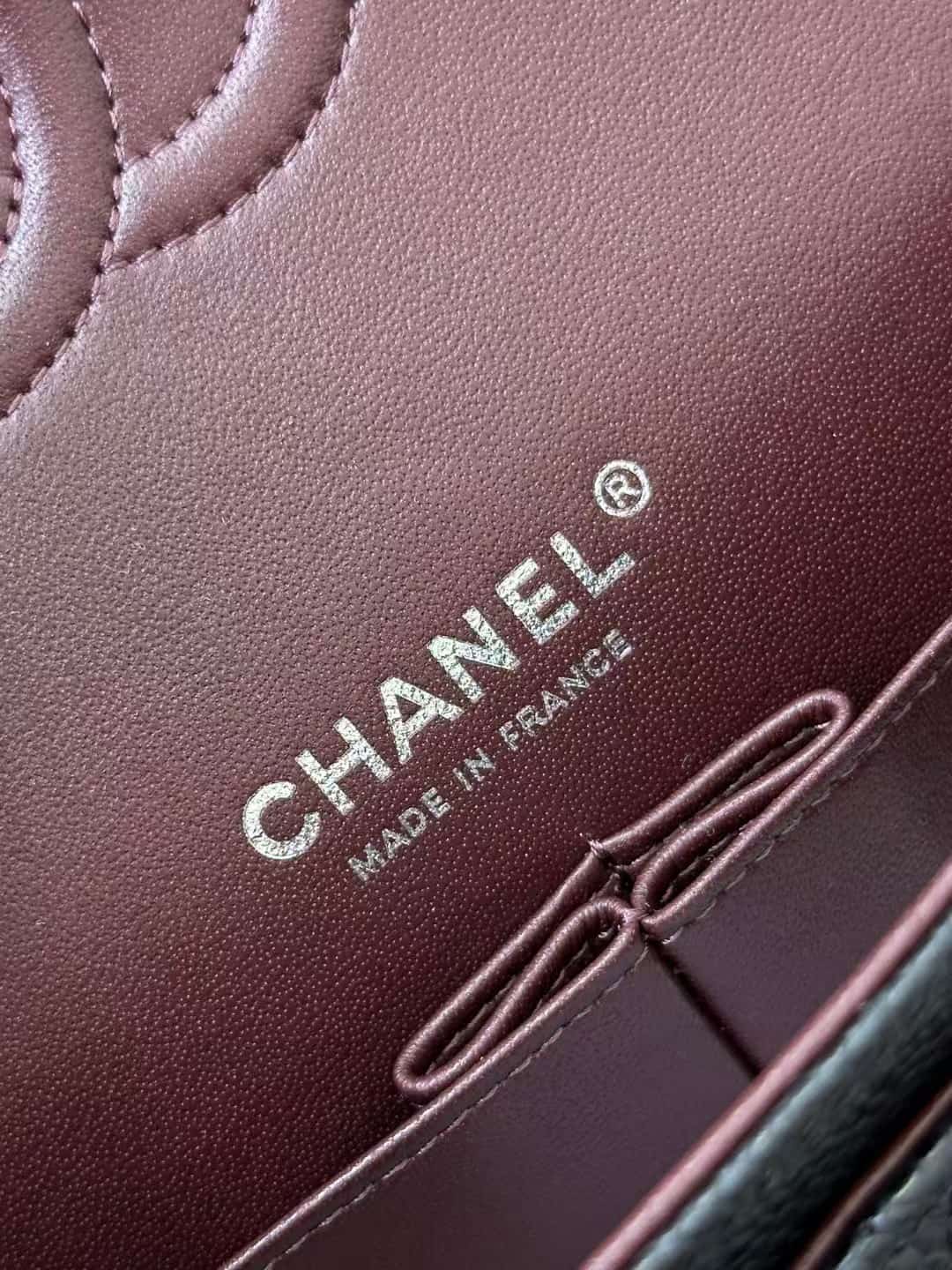 Chanel Medium CLASSIC HANDBAG Grained Calfskin Black Silver Metal TOP