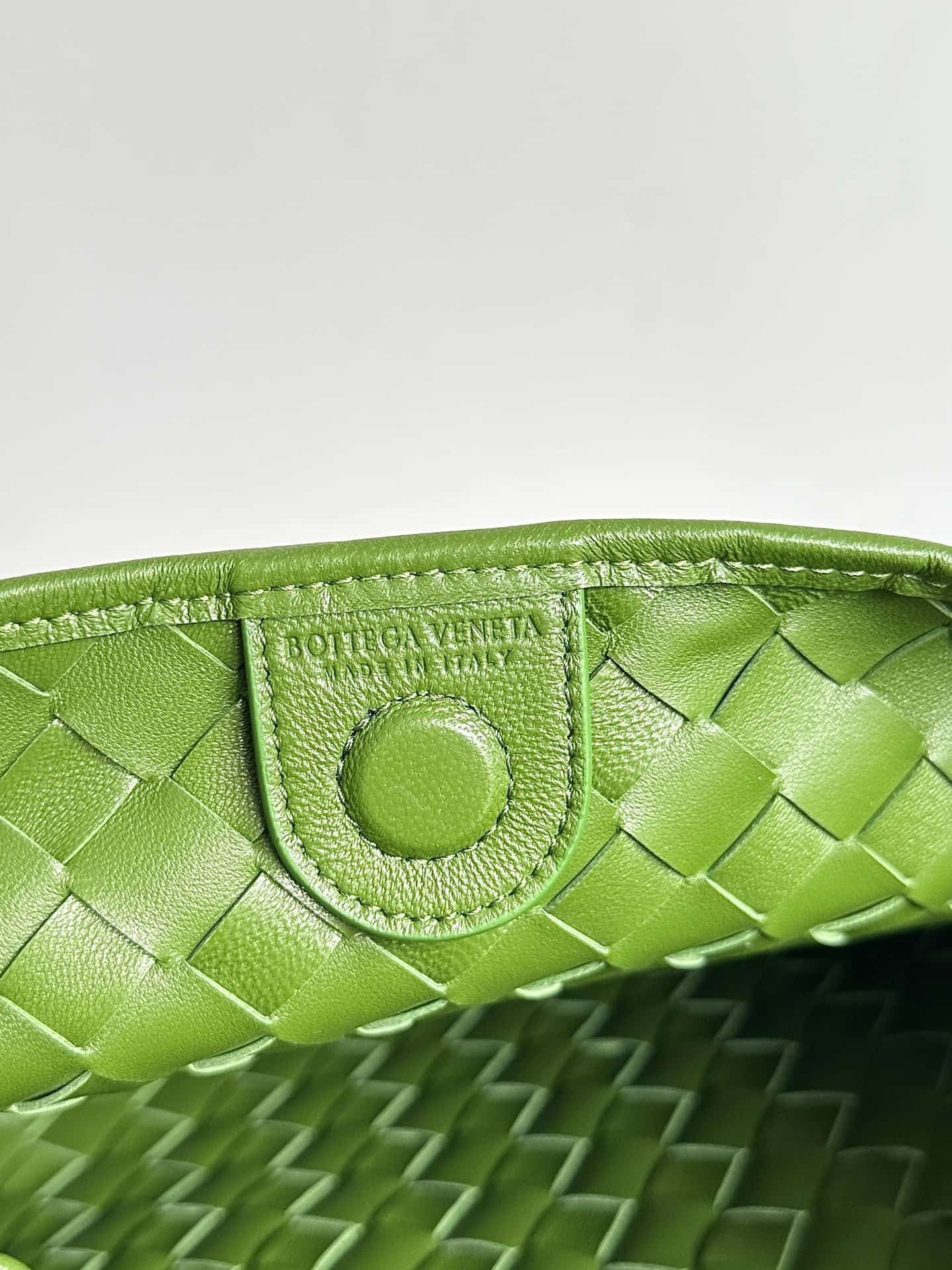 BV Sardine Small Intrecciato Green TOP