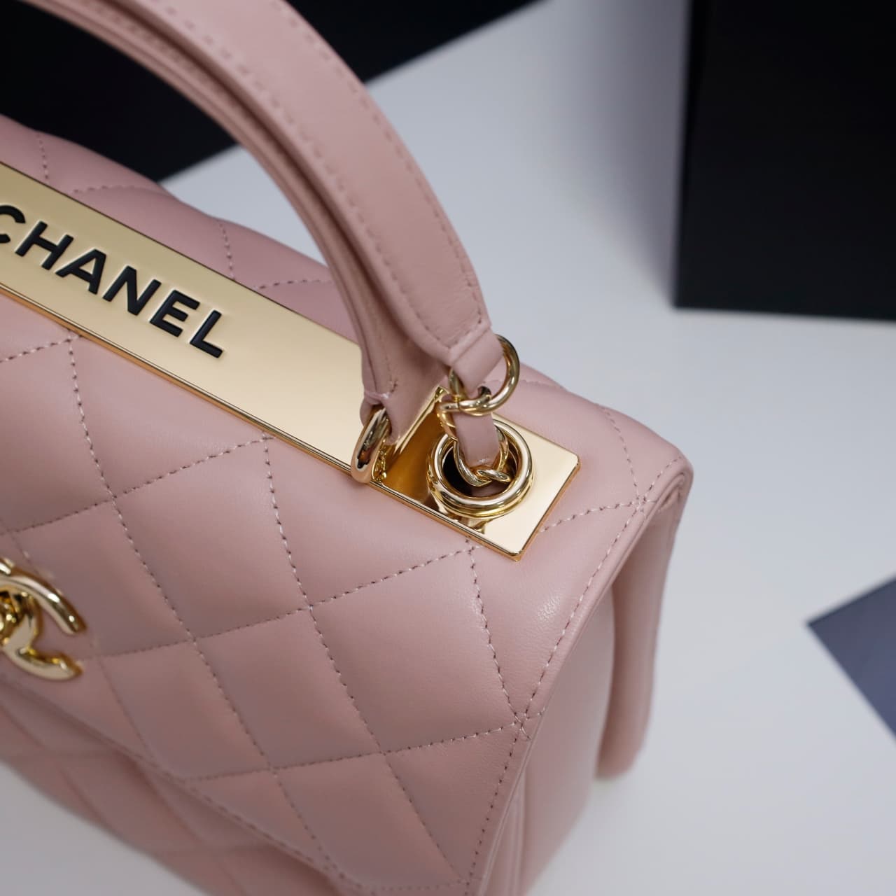 SMALL FLAP BAG WITH TOP HANDLE Lambskin Gold Metal Pink A