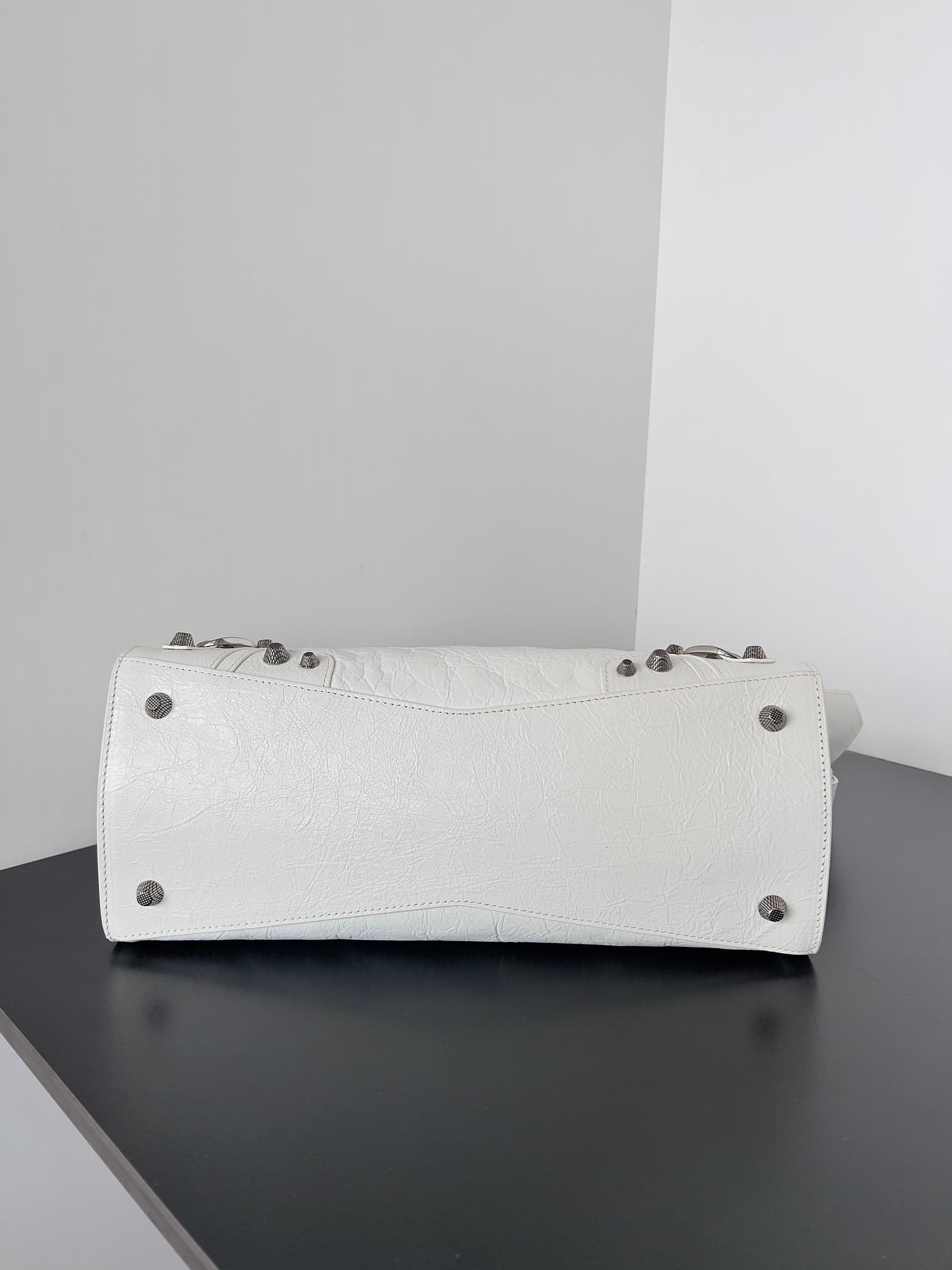 Balenciaga Medium Neo Cagole City bag in White lambskin leather High