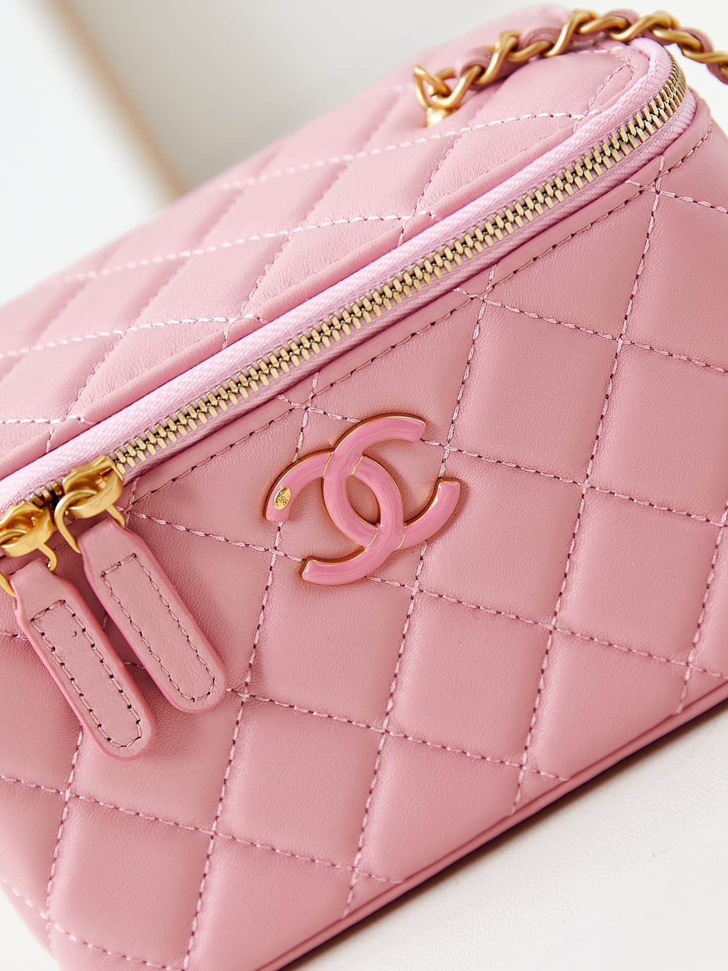 Chanel Vanity with Chain AP3940 Lambskin Pink A