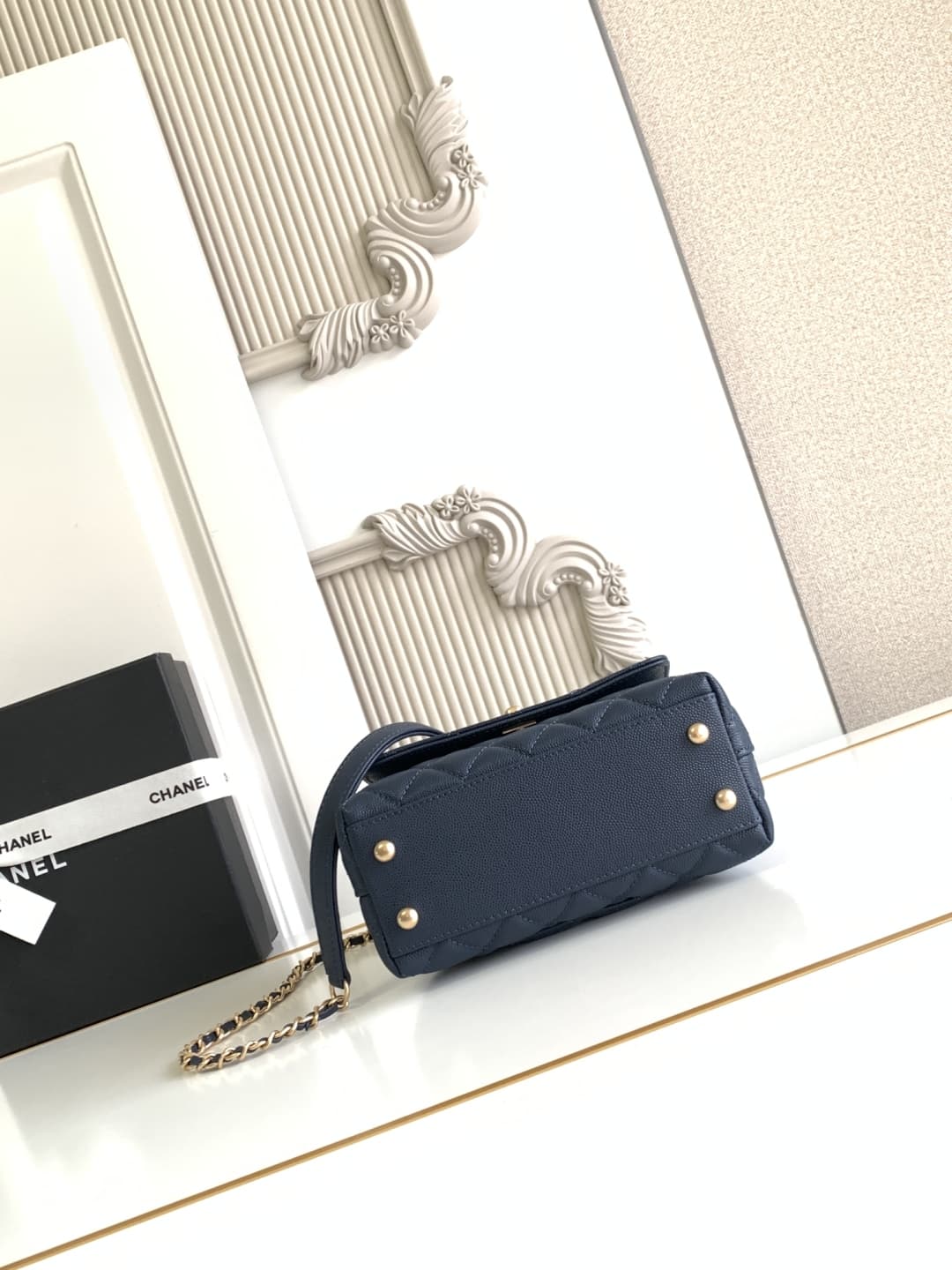 MINI FLAP BAG WITH TOP HANDLE AS2215 Grained Calfskin & Gold Metal Navy A