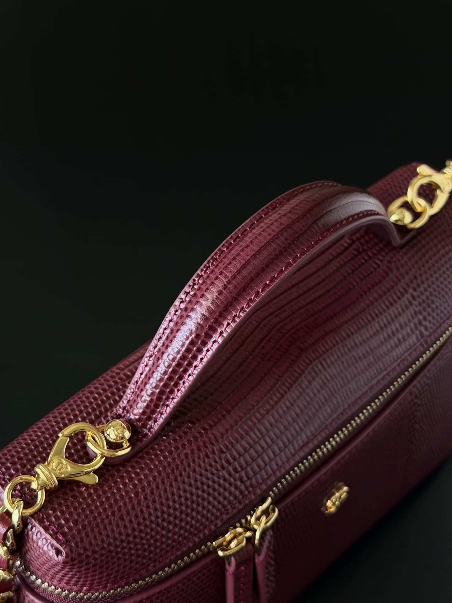 Chanel Small Vanity with chain Lizard Embossed Calfskin & Gold-Tone Metal Burgundy AS5346 A