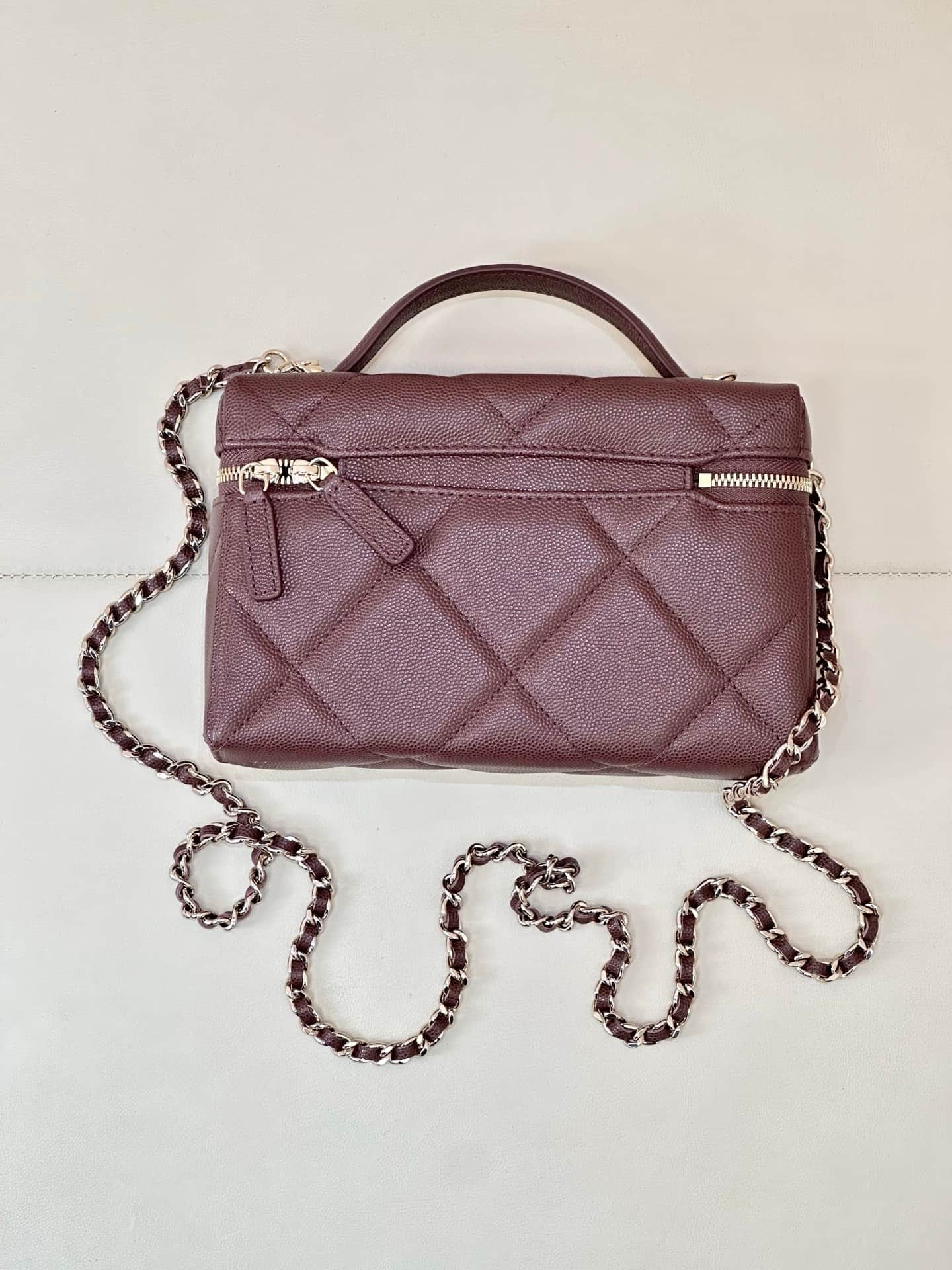 Chanel Vanity with Chain Grained Shiny Calfskin & Gold-Tone Metal Claret AP4936 TOP