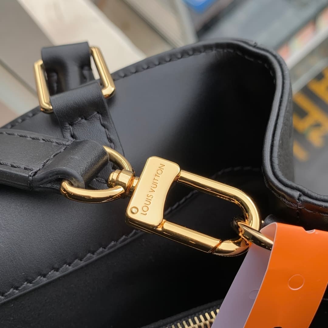 Louis Vuitton Avenue PM Cowhide leather M25577 Black High