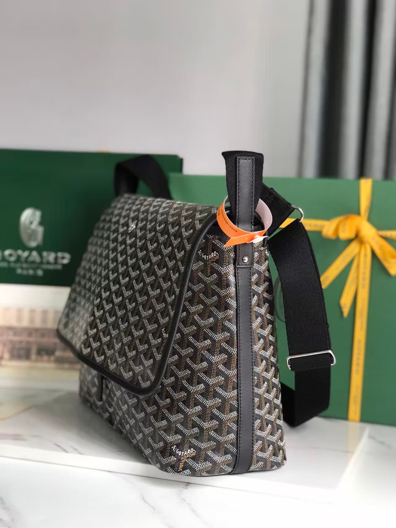 GOYARD Capetien Messenger Bag High