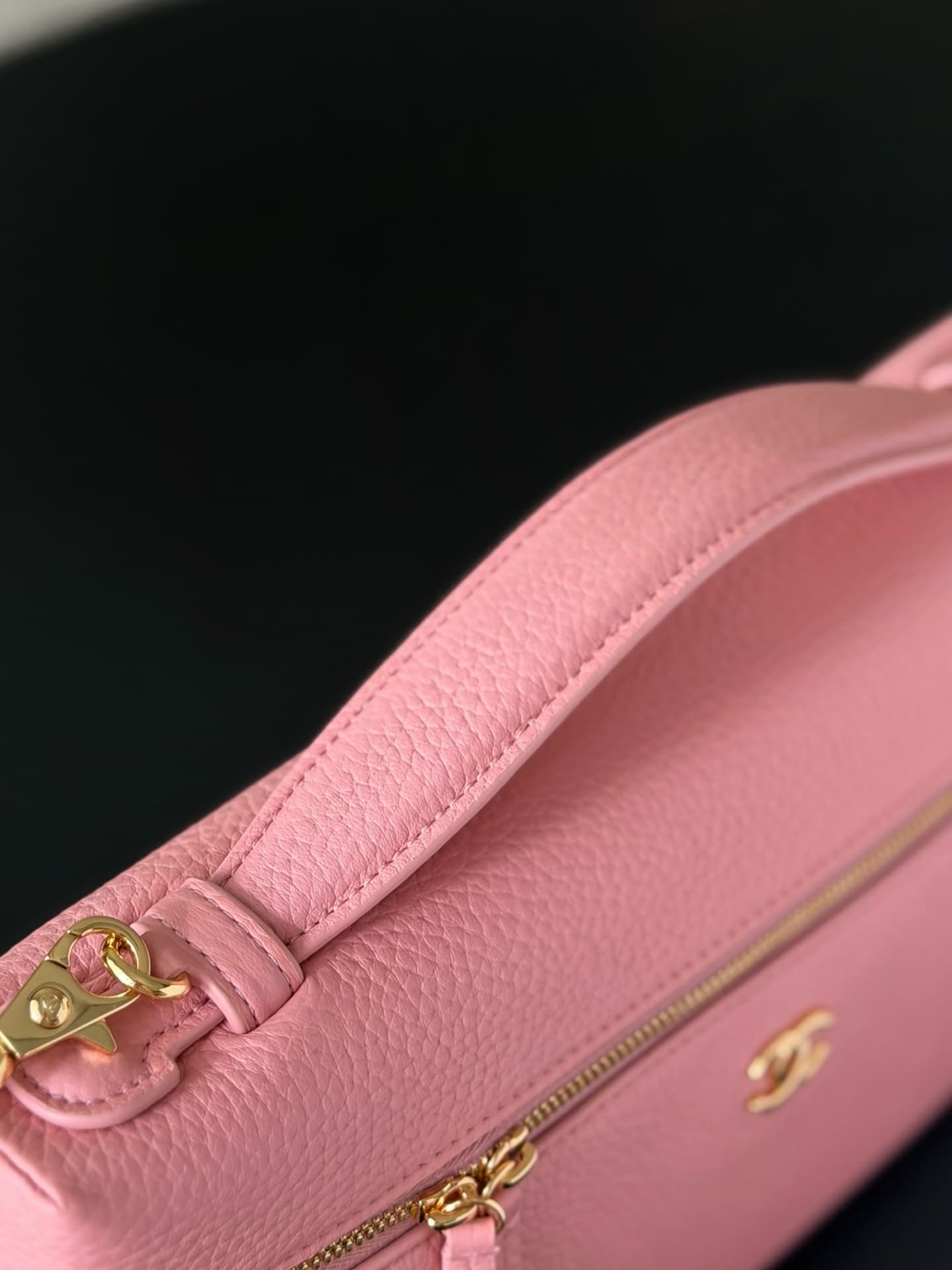 Chanel Large Vanity with chain Grained Calfskin & Gold-Tone Metal Pink AS5348 A