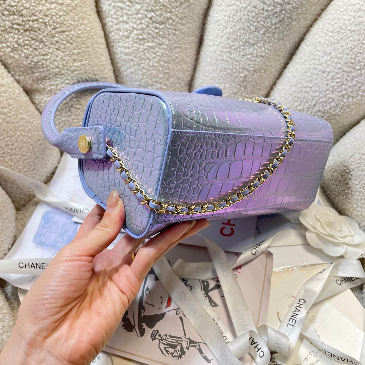 Chanel Clutch with chain Iridescent Crocodile Embossed Calfskin & Gold-Tone Metal AP5294 A