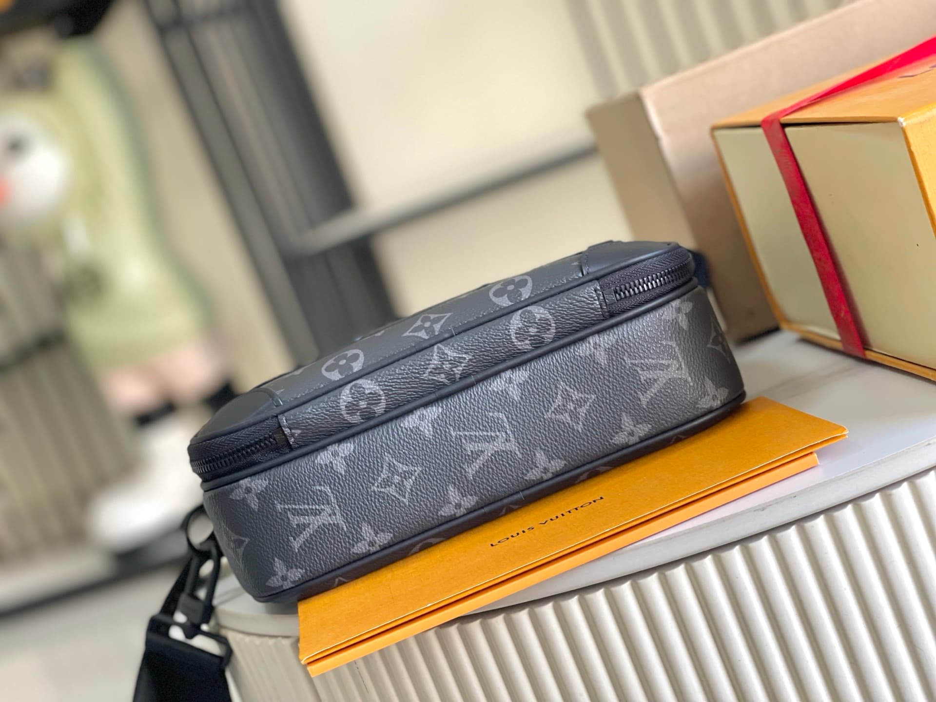 Louis Vuitton Alpha Messenger Monogram Eclipse coated canvas M46955 TOP