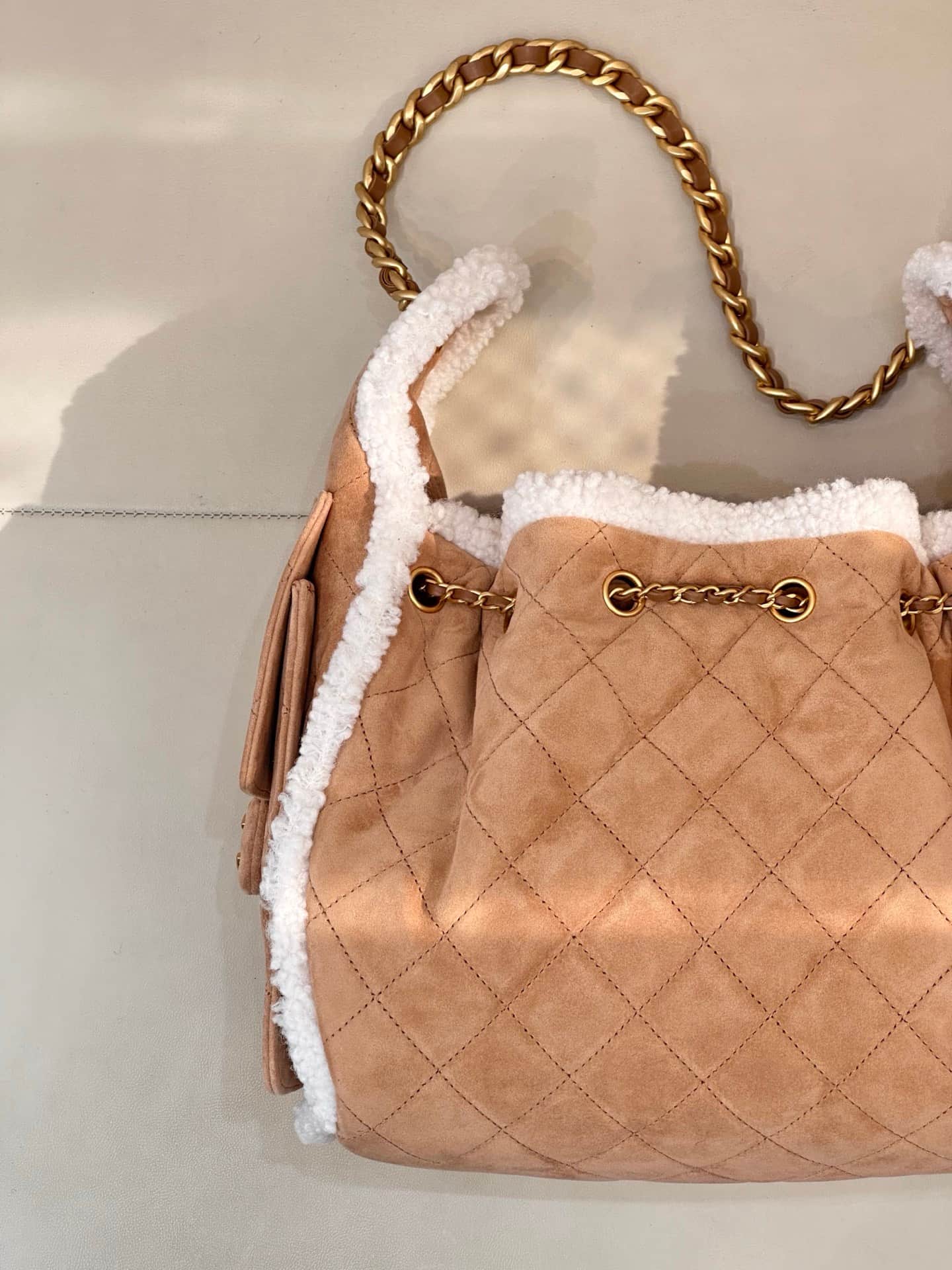 Chanel 25 Small Hobo handbag AS5293 Suede with crumpled sheepskin shearling&Gold-tone Metal Beige TOP