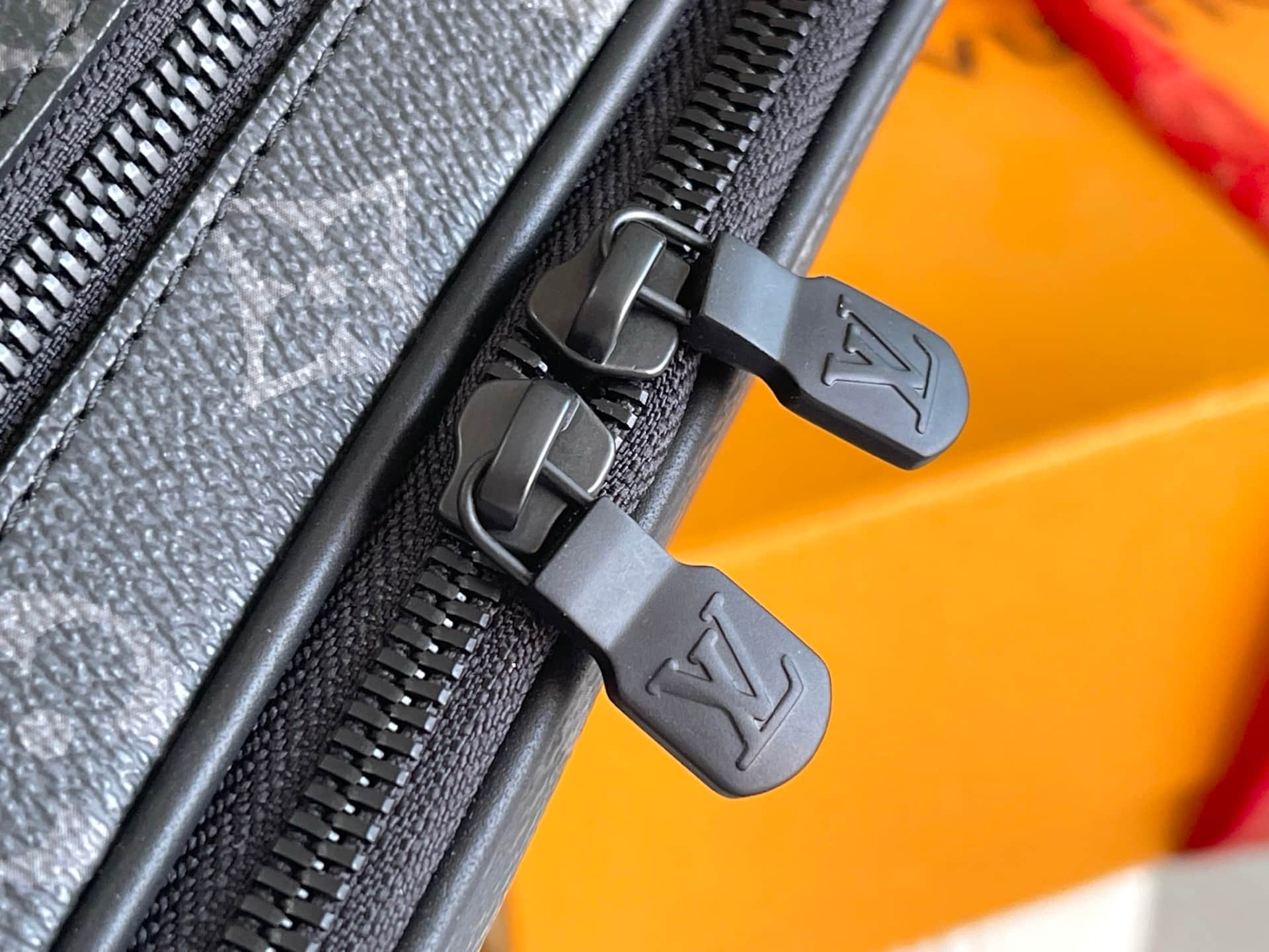 Louis Vuitton Alpha Messenger Monogram Eclipse coated canvas M46955 TOP