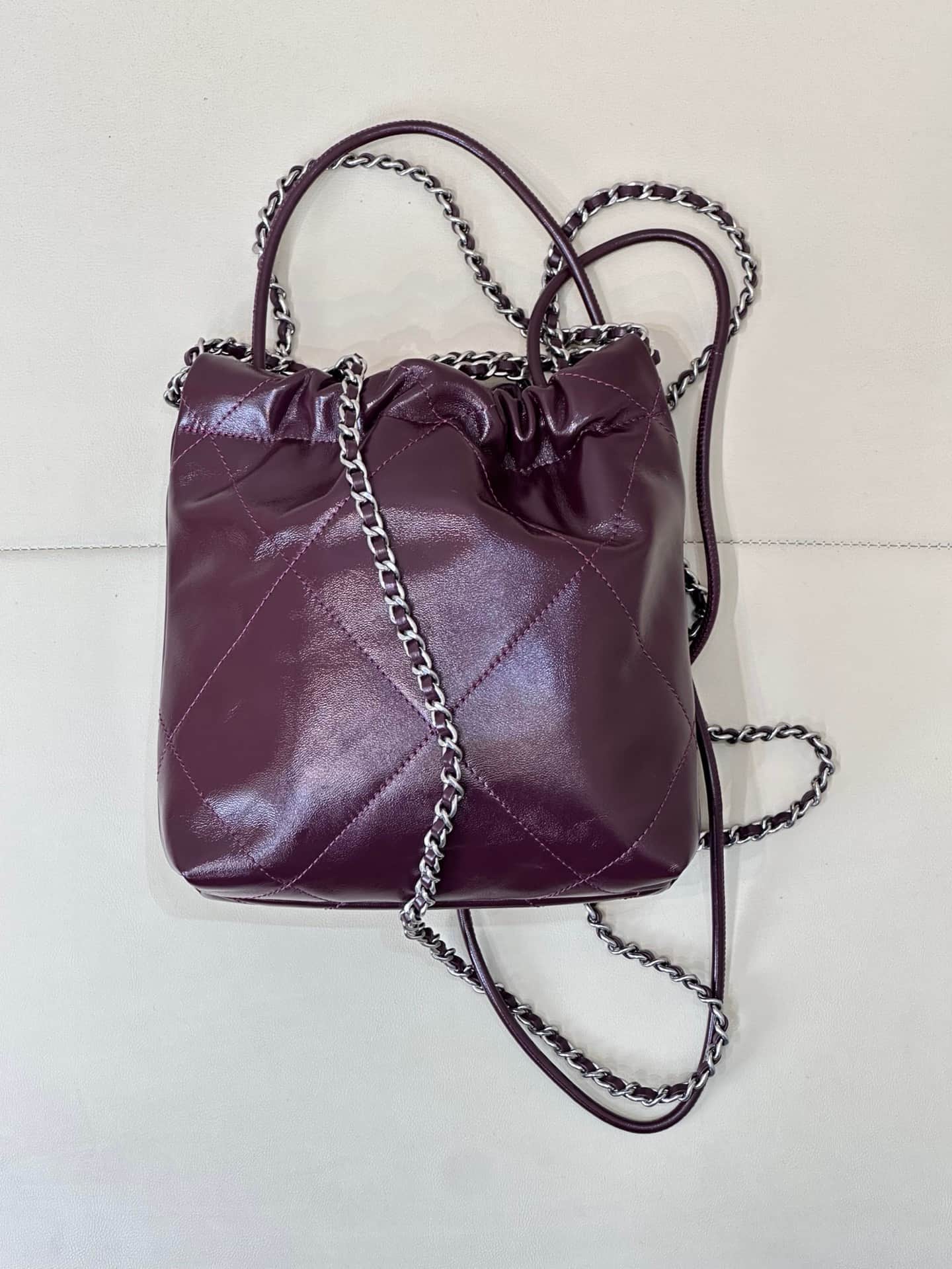Chanel 22 MINI HANDBAG Shiny Calfskin Burgundy & Silver-Tone Metal AS3980 TOP