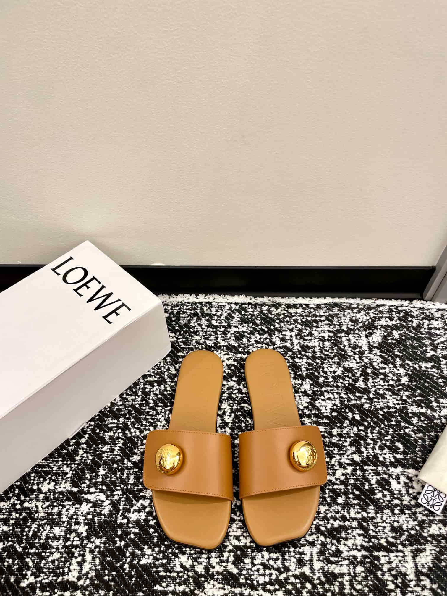 LOEWE Pebble Sandal shoes Women