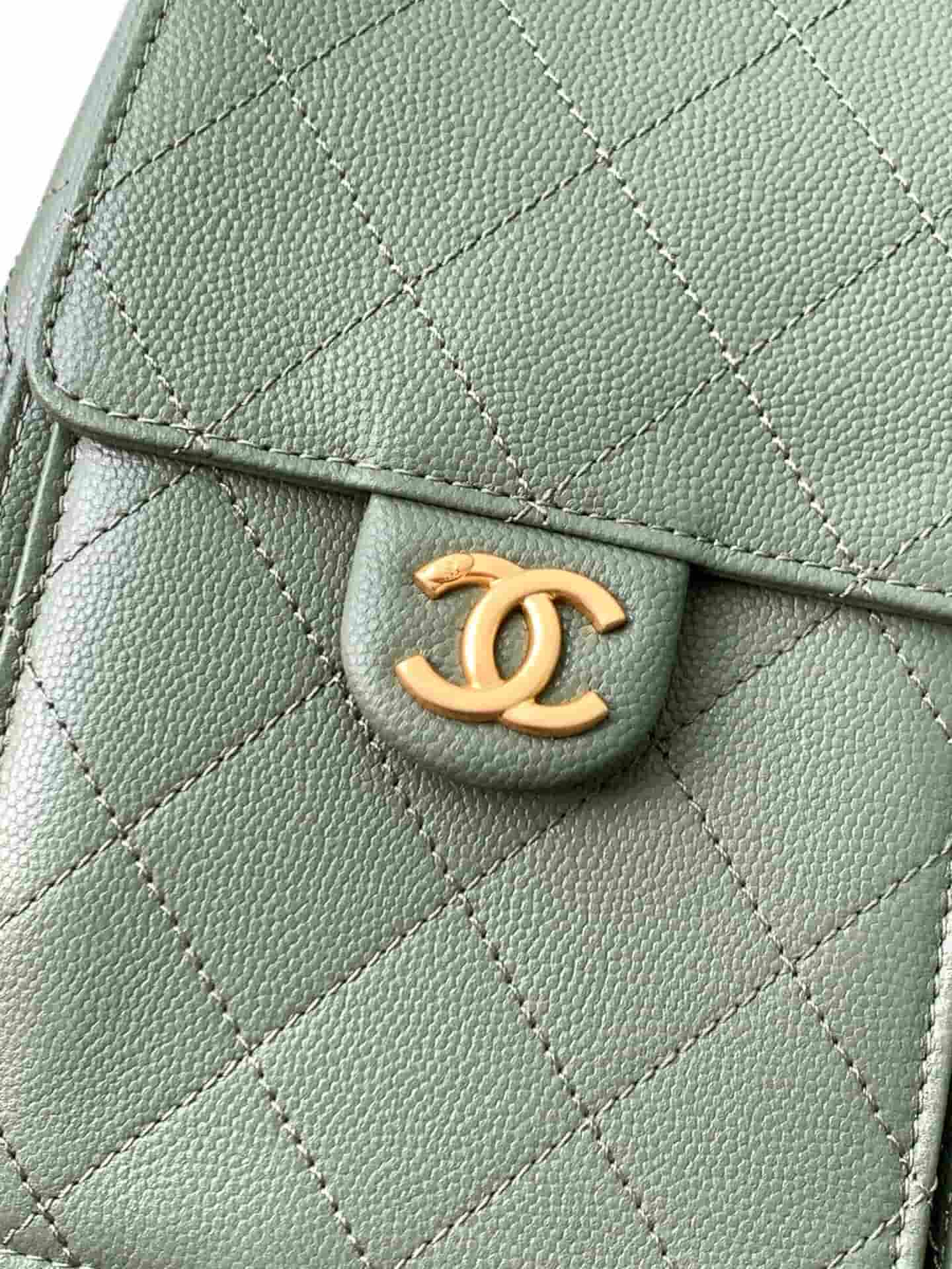 Chanel 25 Medium Hobo Medium handbag AS5311 Grained Calfskin & Gold-tone Metal Green A