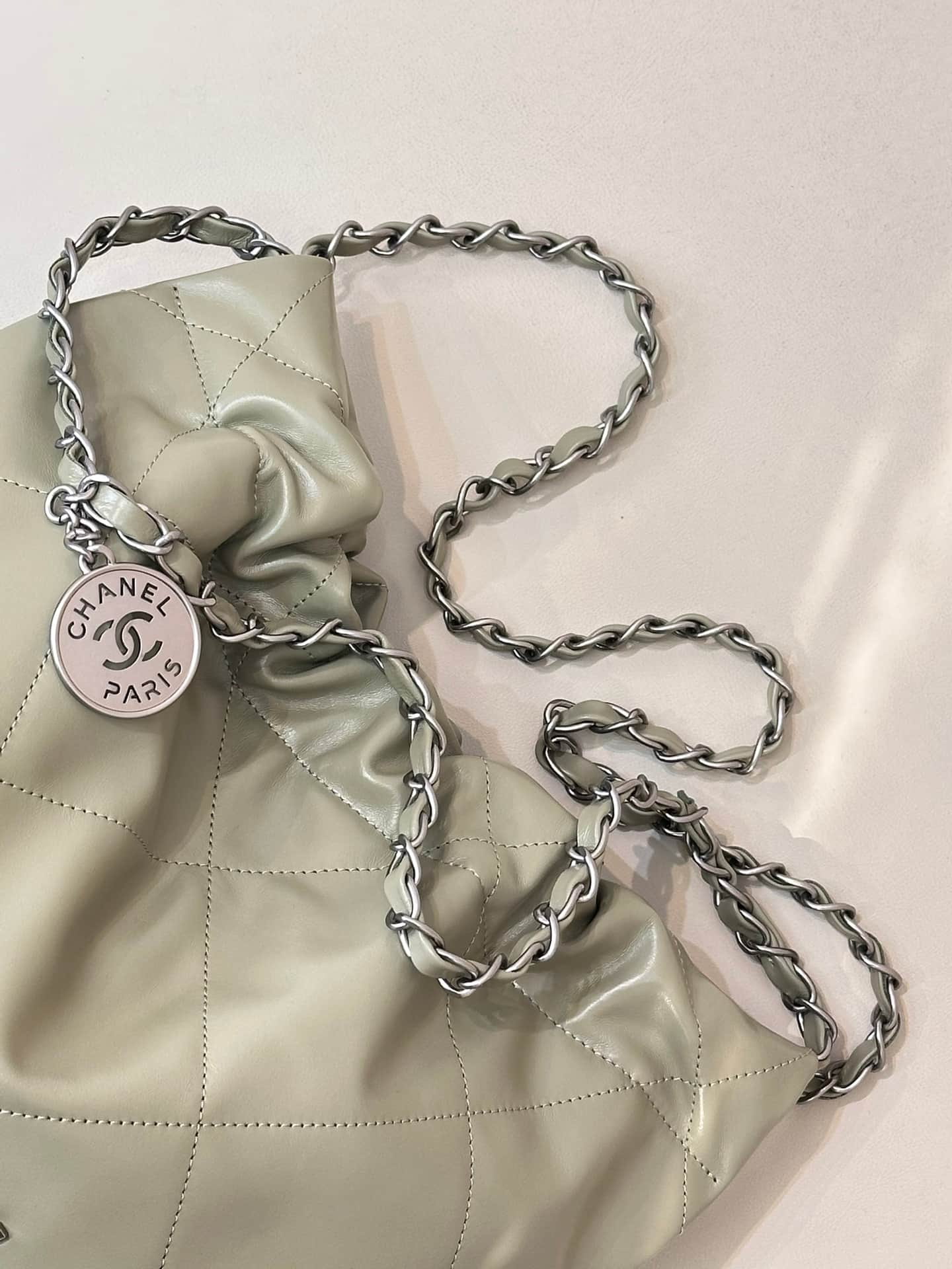 Chanel 22 Small handbag Shiny calfskin & silver-tone metal AS3260 Green TOP