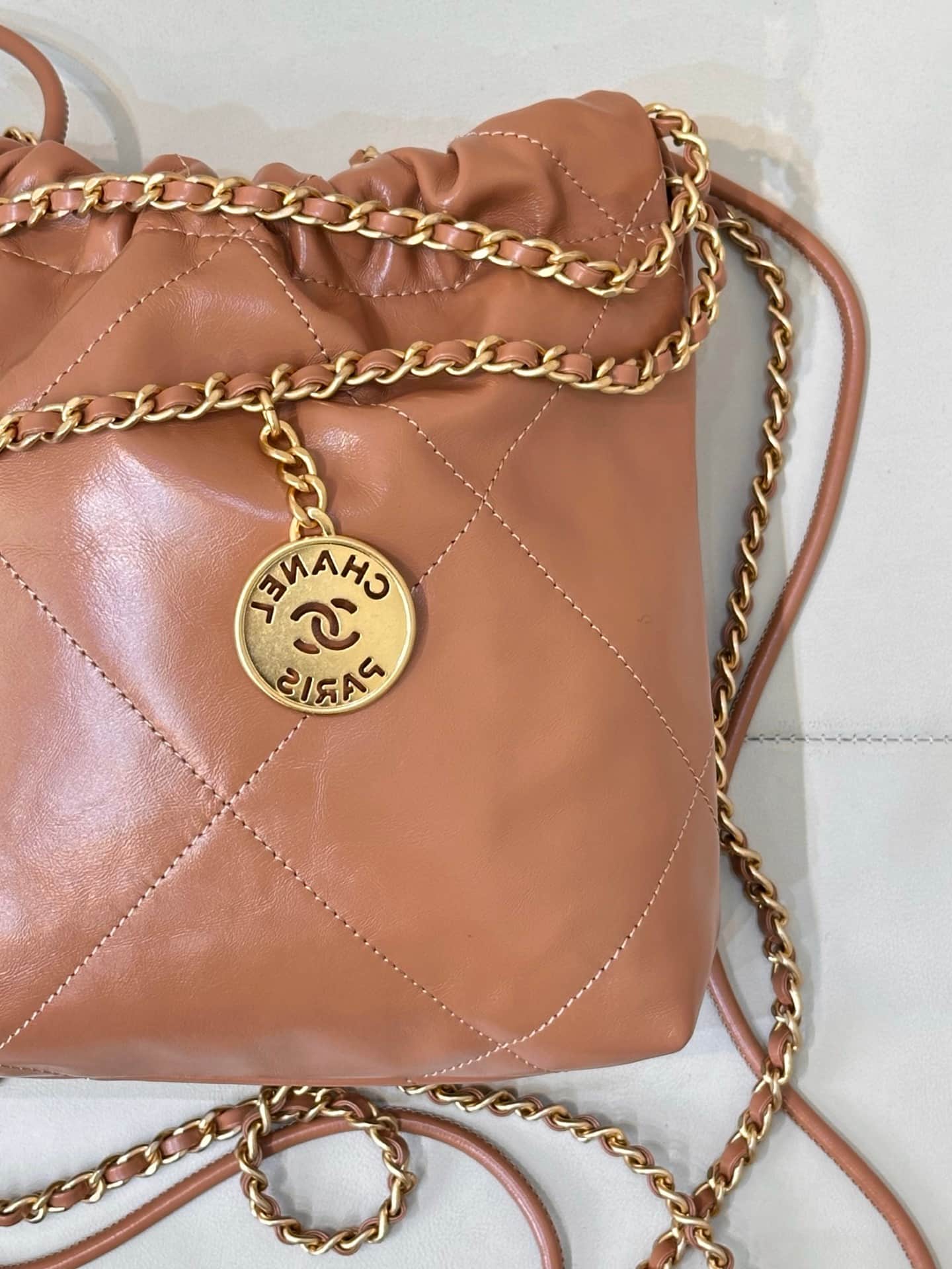 Chanel 22 MINI HANDBAG Shiny Calfskin Caramel & Gold-Tone Metal AS3980 TOP