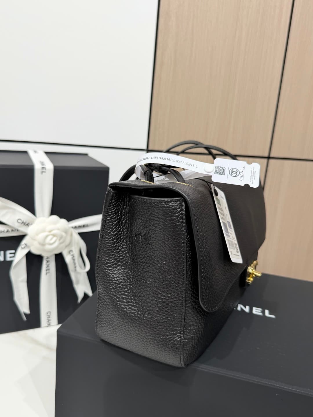 Chanel Maxi Flapbag Grained Calfskin & Gold-Tone Metal Black AS6231 A