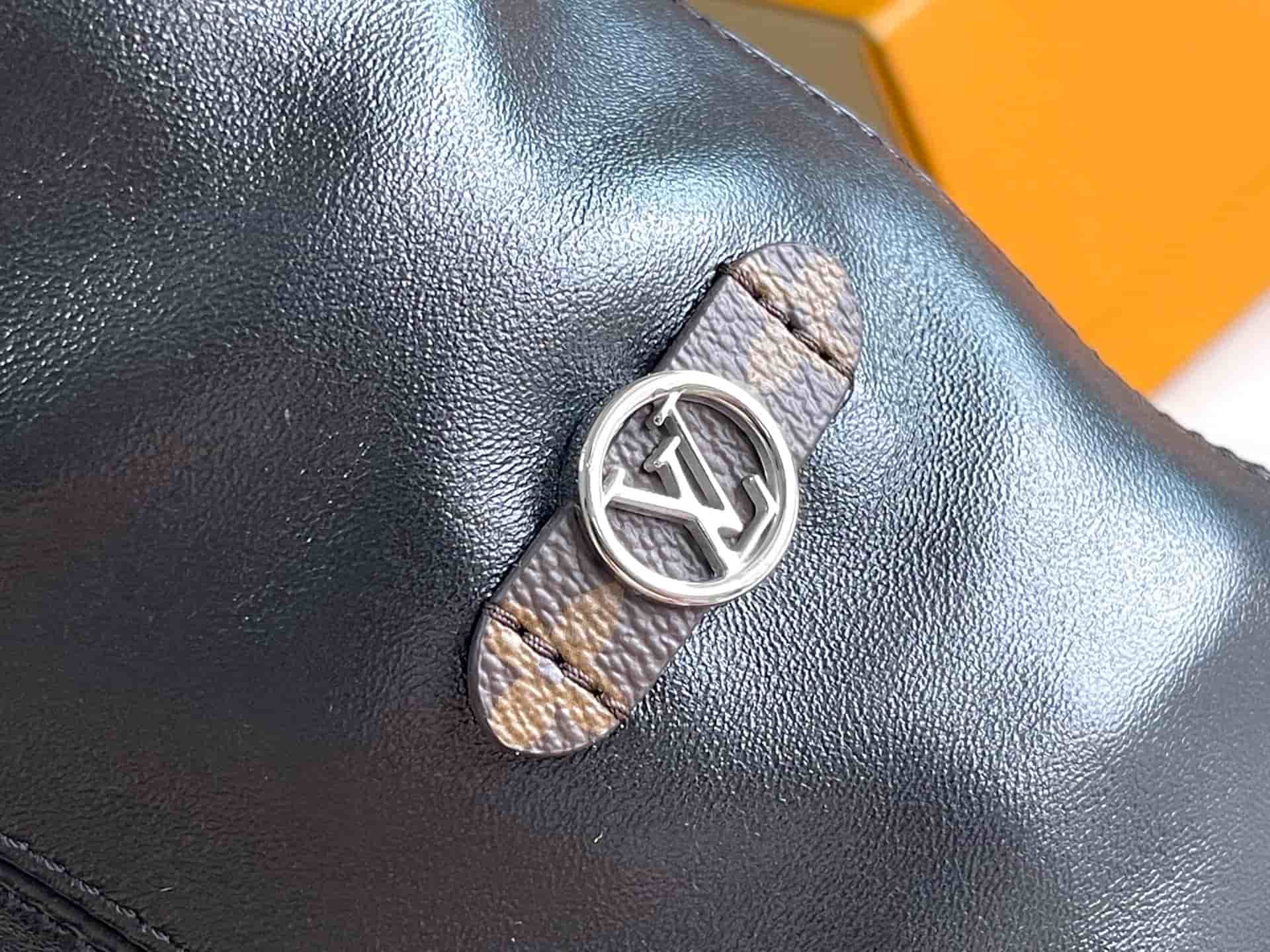 Louis Vuitton Off Duty Vibe MM Lamb leather M25545 Black TOP