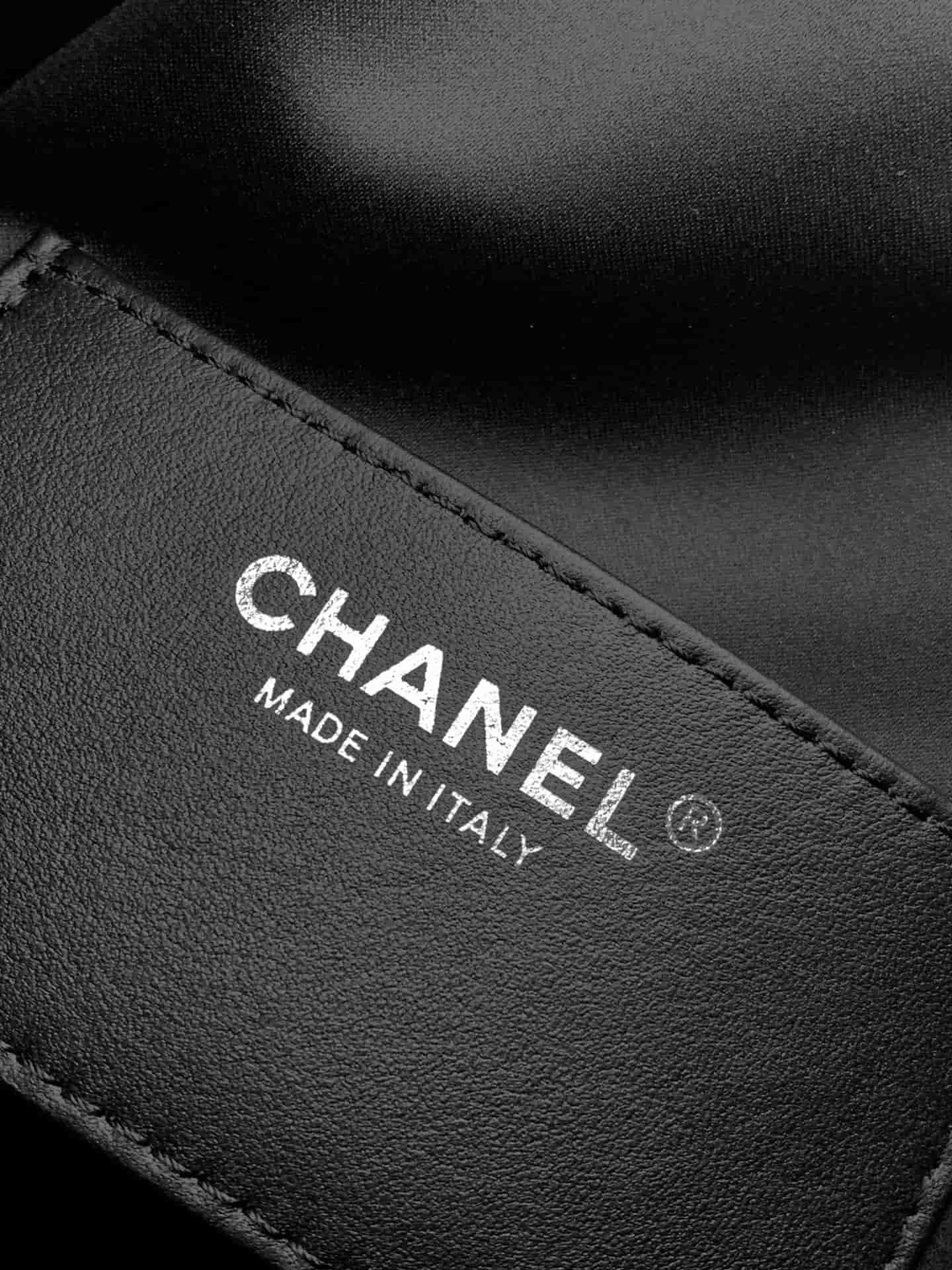 Chanel 25 Medium Hobo handbag AS5311 Grained Calfskin & Silver-tone metal Black A