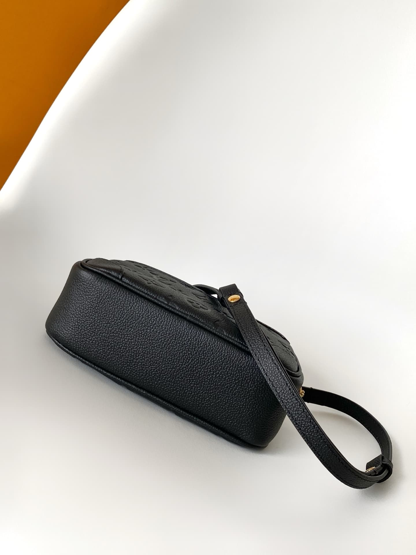 Louis Vuitton Tiny Camera Bag Black Cowhide leather M25518 High