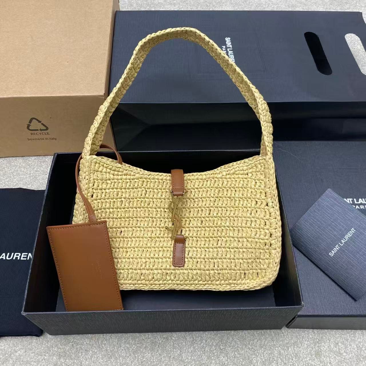 Saint Laurent Le 5 à 7 shoulder bag in natural raffia