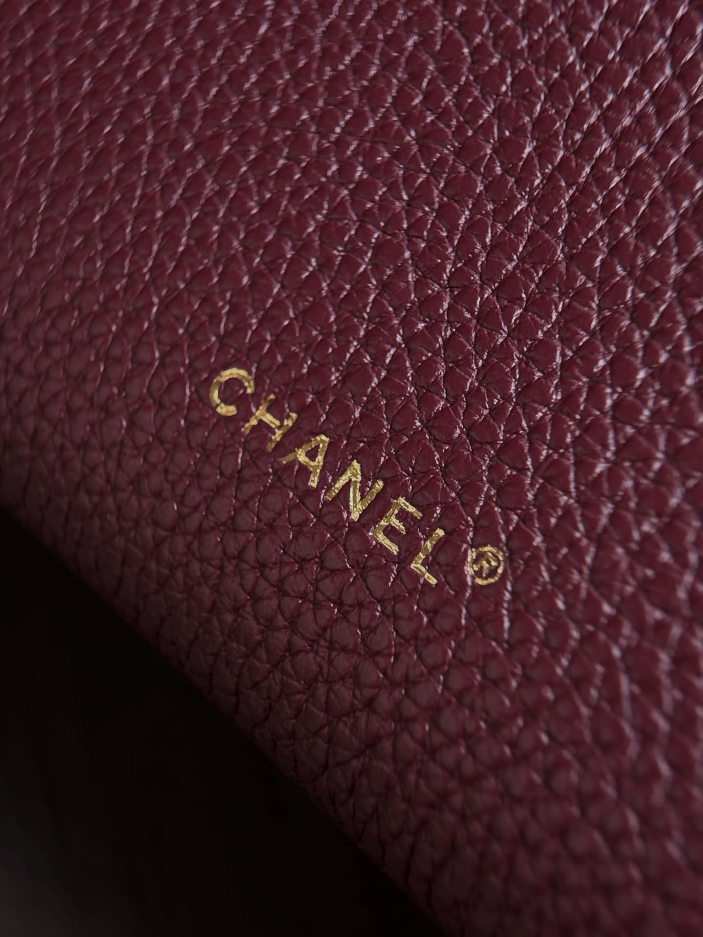 Chanel Vanity with chain Grained Calfskin & Gold-Tone Metal Dark Burgundy AS6473 A