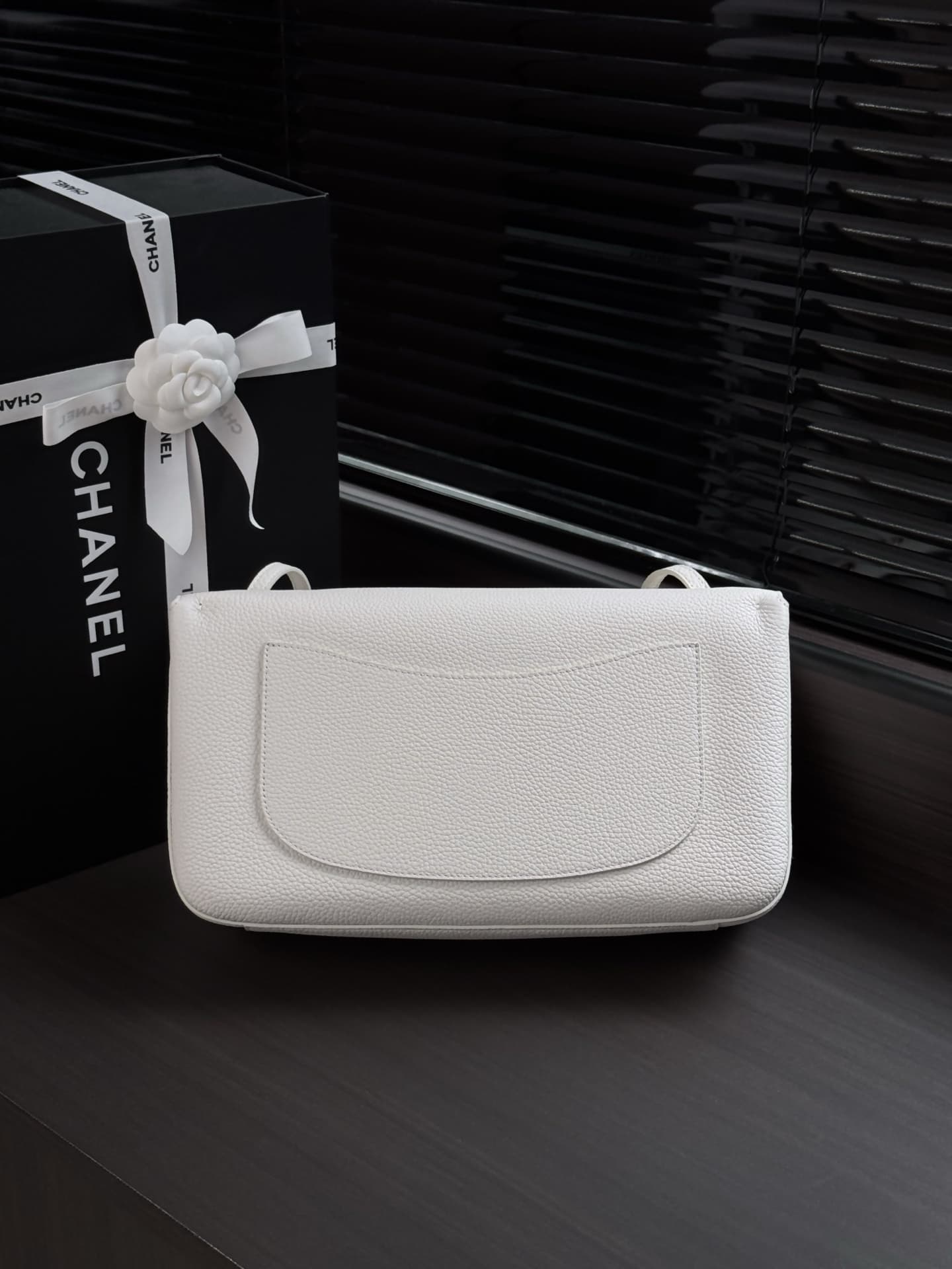 Chanel Maxi Flapbag Grained Calfskin & Gold-Tone Metal White AS6231 A
