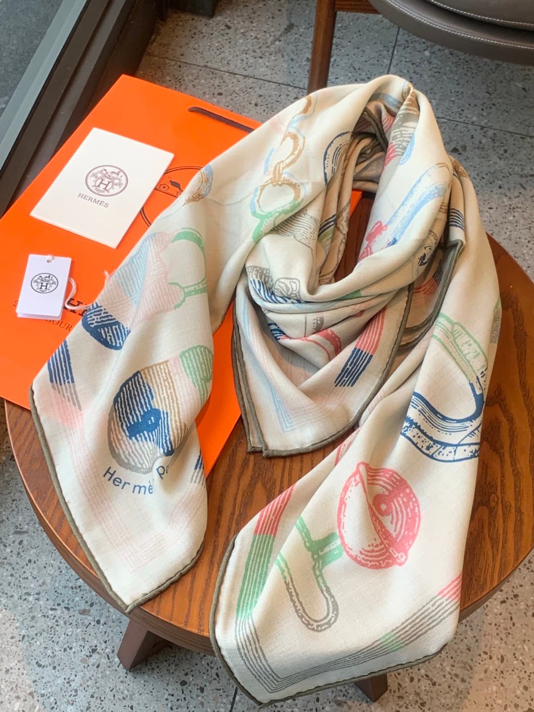 Hermes Inventaire Poetique pour un Conte Sellier shawl 140