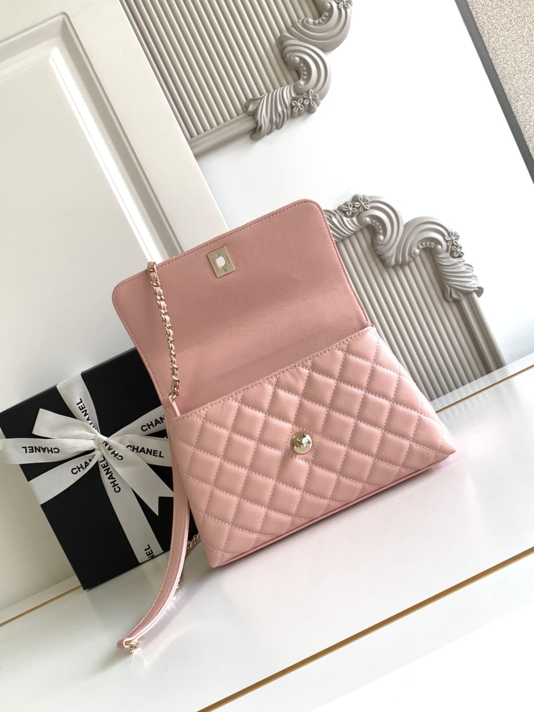 FLAP BAG WITH TOP HANDLE Grained Calfskin & Gold-Tone Metal A92990 Pink Binding A
