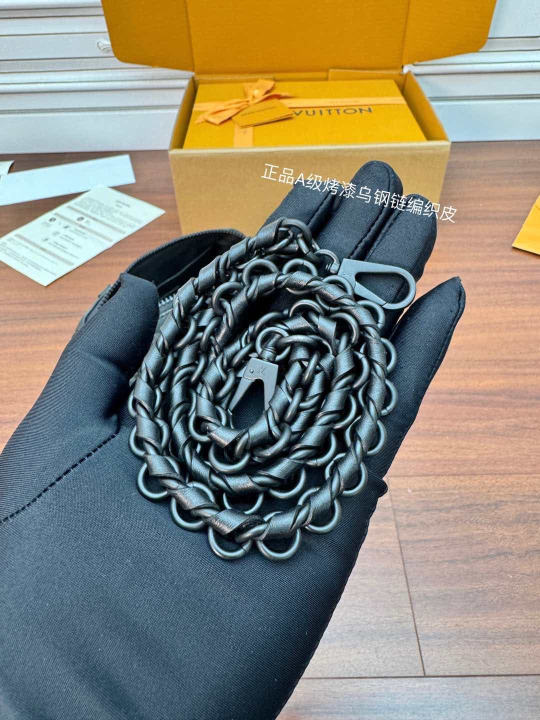 Louis Vuitton SPEEDY BANDOULIÈRE 18 Monogram Eclipse M24606 Top