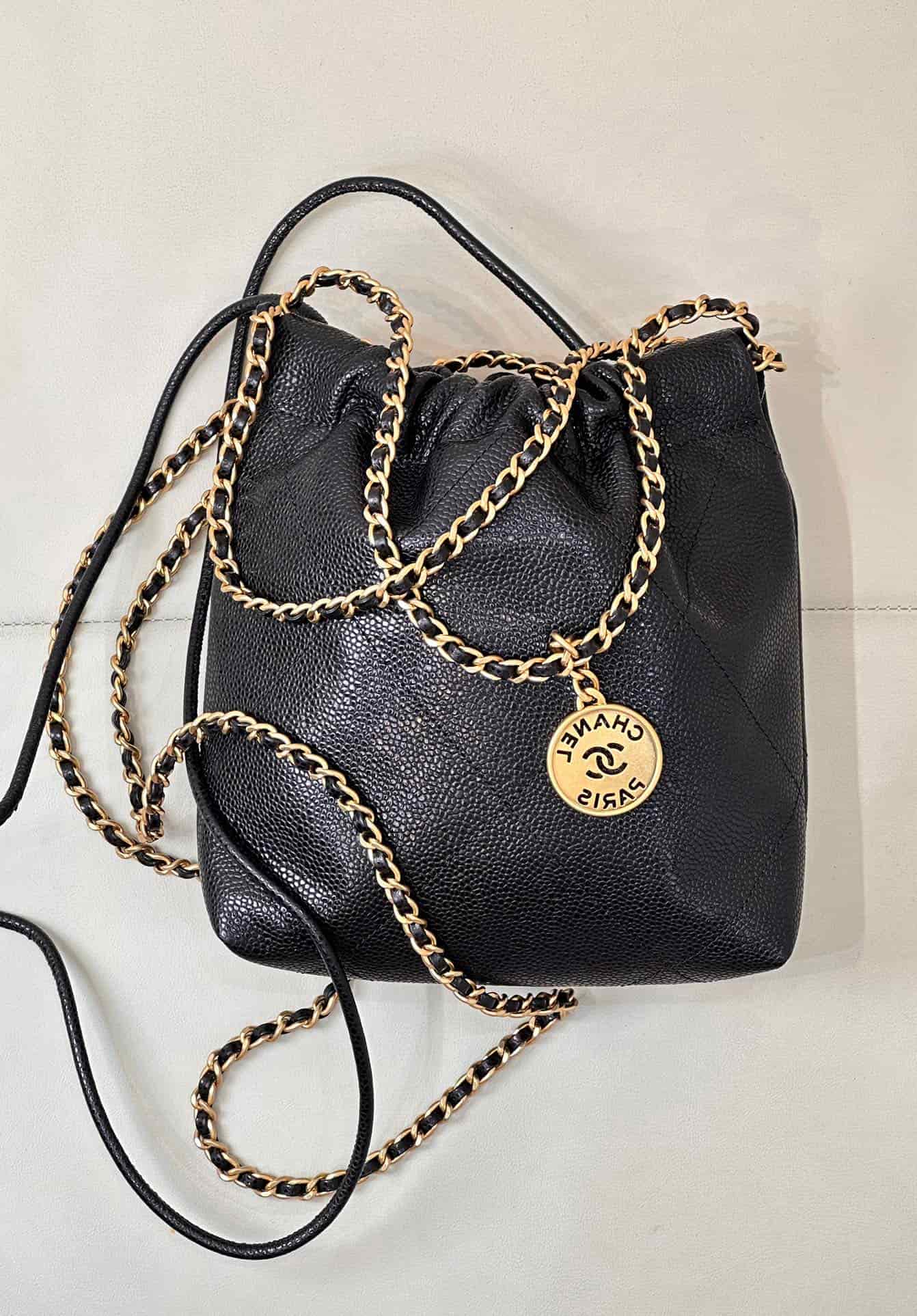 Chanel 22 MINI HANDBAG Grained Calfskin Black & Gold-Tone Metal AS3980 TOP