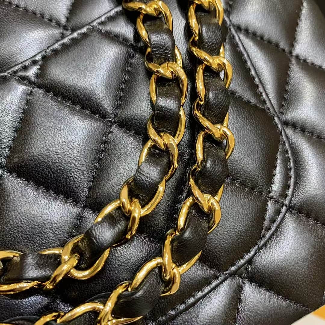 Chanel Medium CLASSIC HANDBAG Lambskin Black Gold Metal TOP