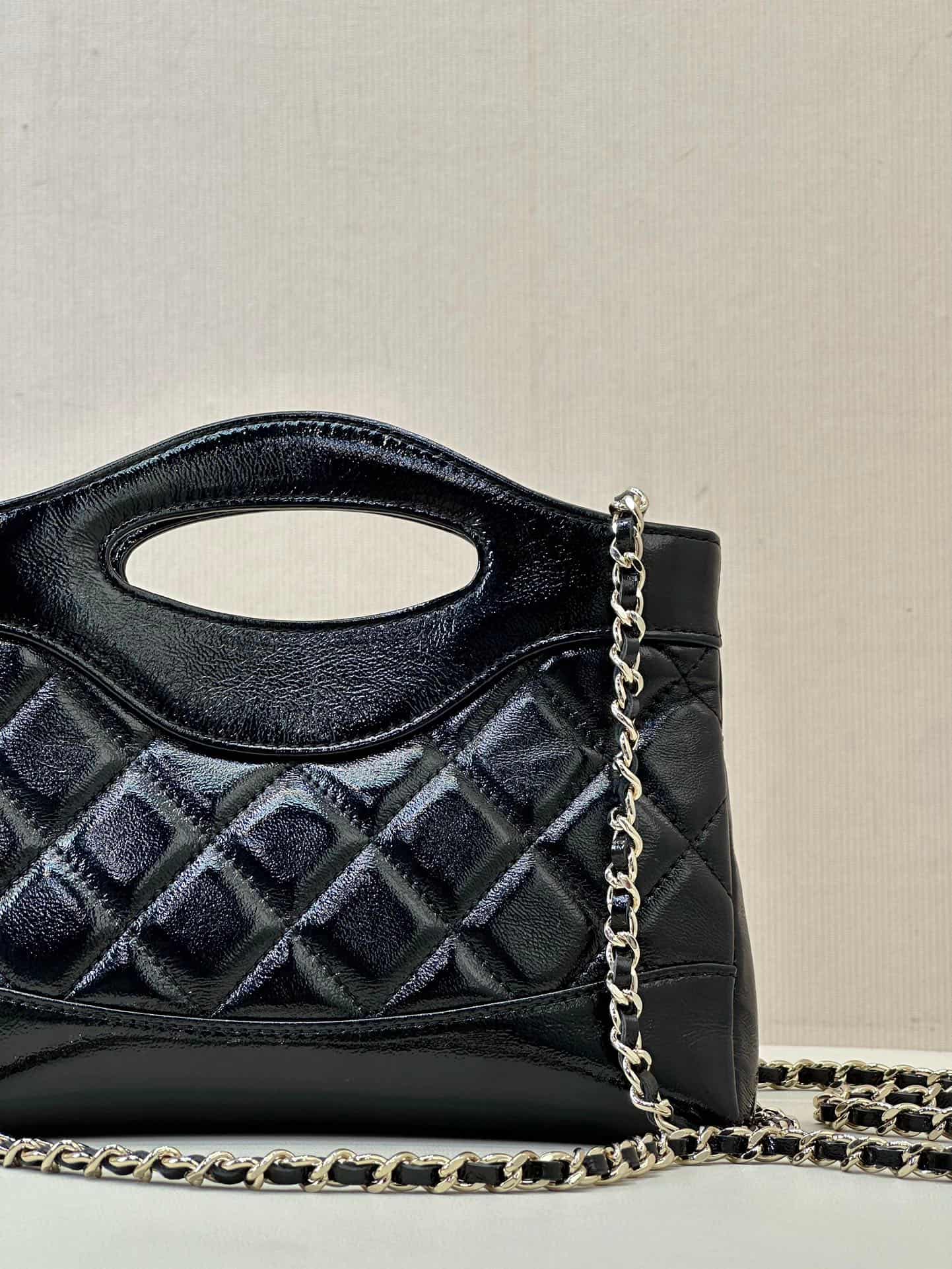 Chanel Clutch with chain Lambskin & Gold-Tone Metal AP3656 Black TOP
