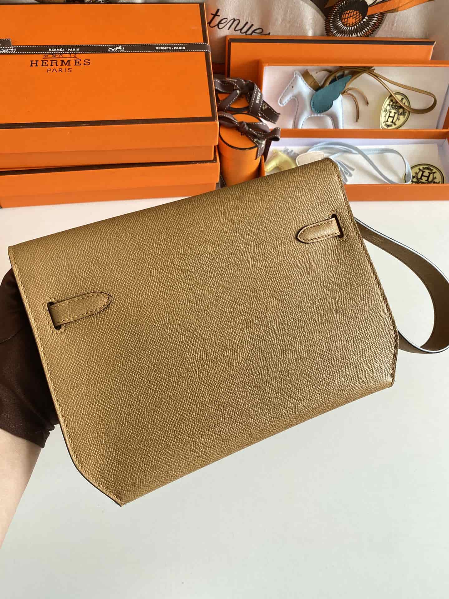 Hermes Kelly Depeches 25 Pouch Epsom Leather Sesame WAX High