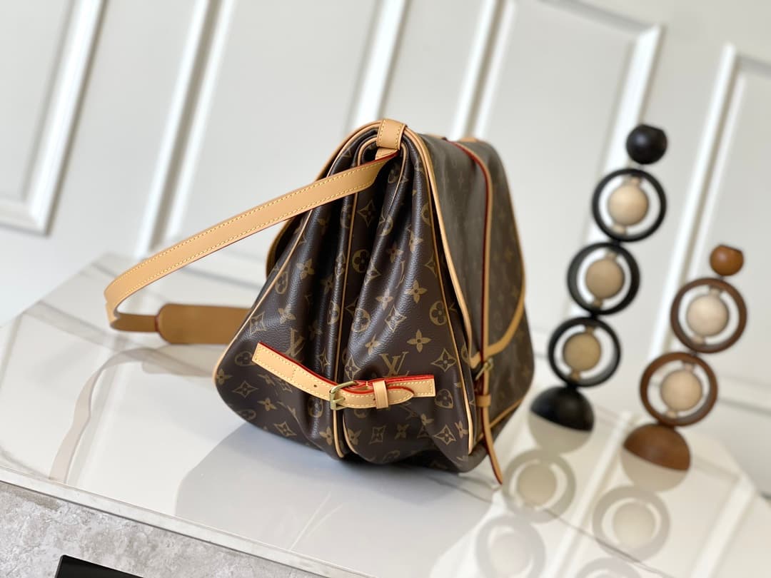 Louis Vuitton Monogram Saumur bag M42254 High
