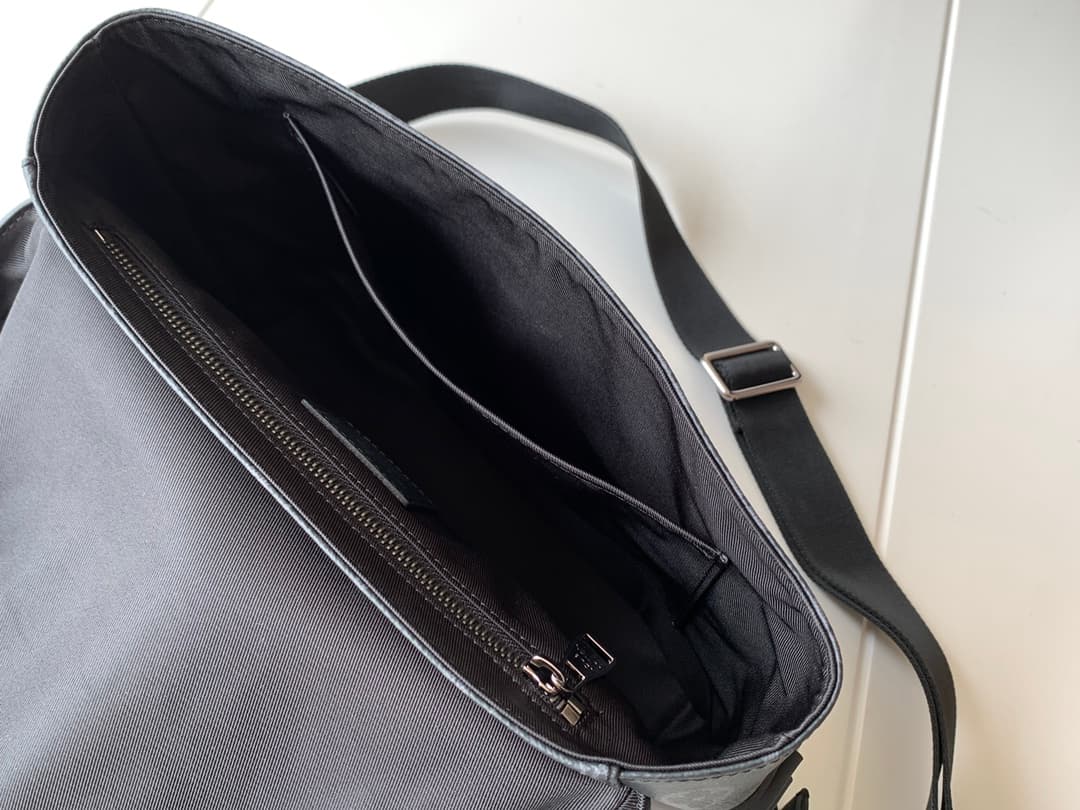 Louis Vuitton Messenger PM Voyager Monogram Eclipse M40511 High