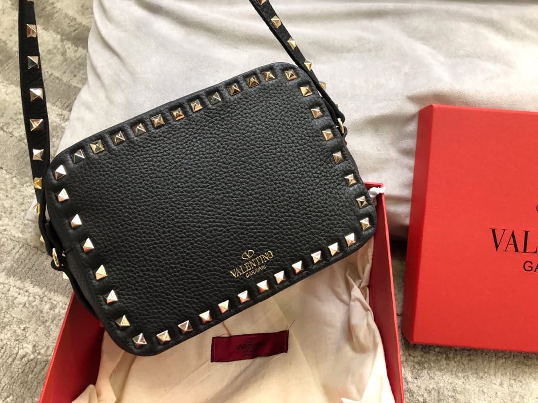 Valentino Garavani Rockstud Camera Bag in black calfskin leather High