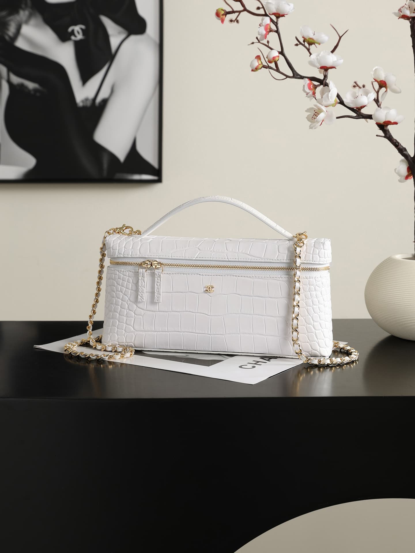Chanel Vanity with Chain Crocodile-embossed leather& Gold-Tone Metal White AP5438 A