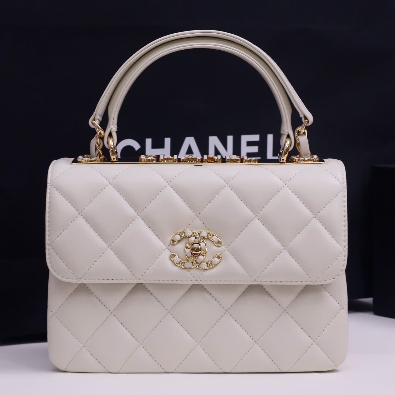 SMALL FLAP BAG WITH TOP HANDLE Lambskin Gold Metal White A