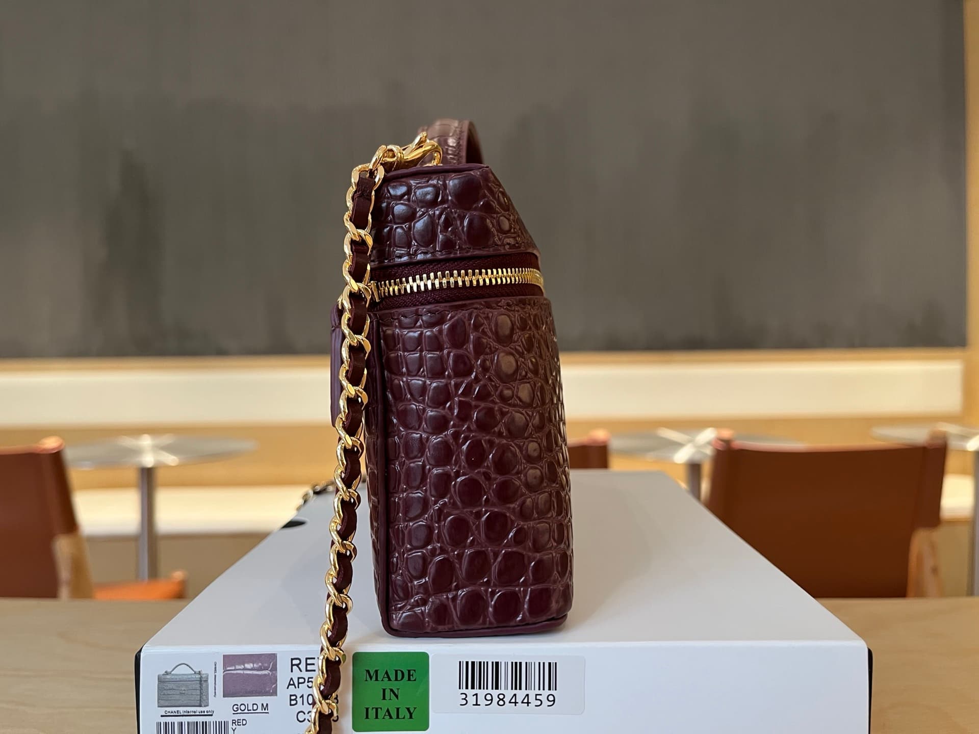 Chanel Vanity with Chain Crocodile-embossed leather& Gold-Tone Metal Burgundy AP5438 A