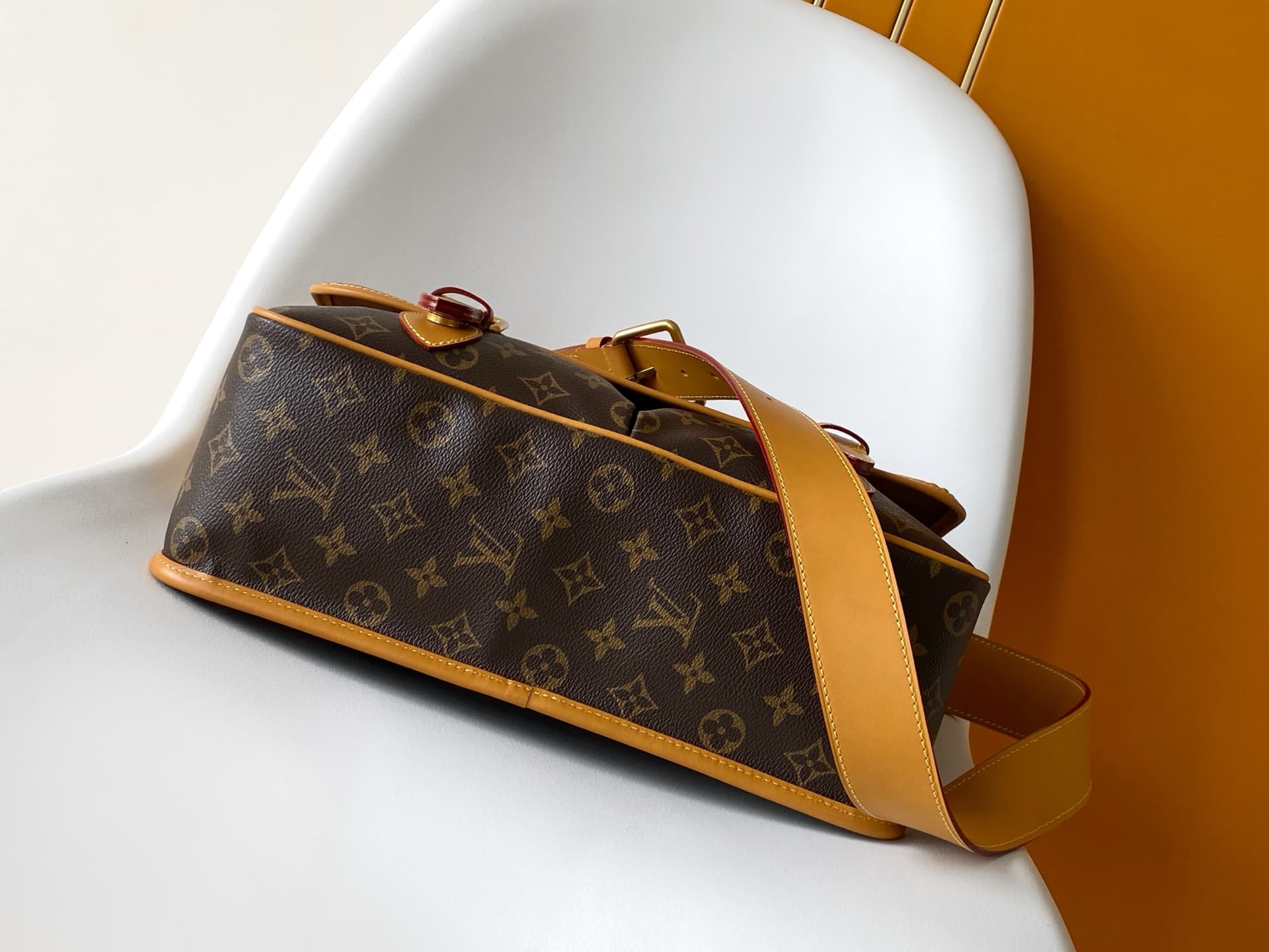 Louis Vuitton Satchel Messenger Monogram coated canvas M14723 High