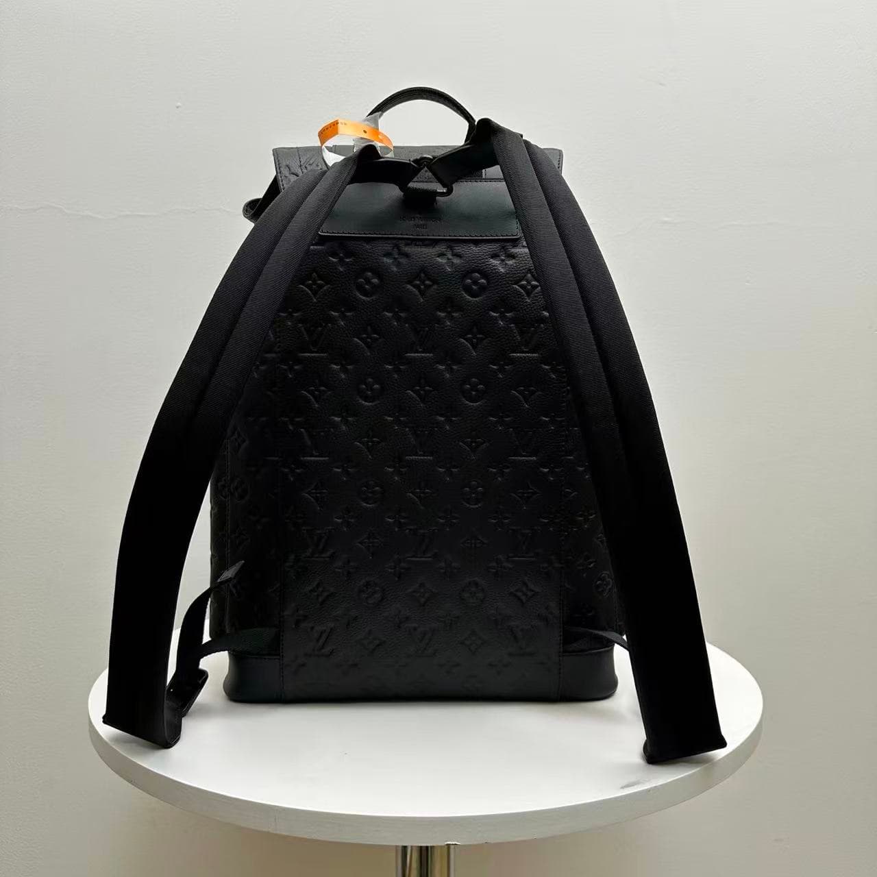 Louis Vuitton Christopher MM Taurillon cowhide leather M55699 Black TOP