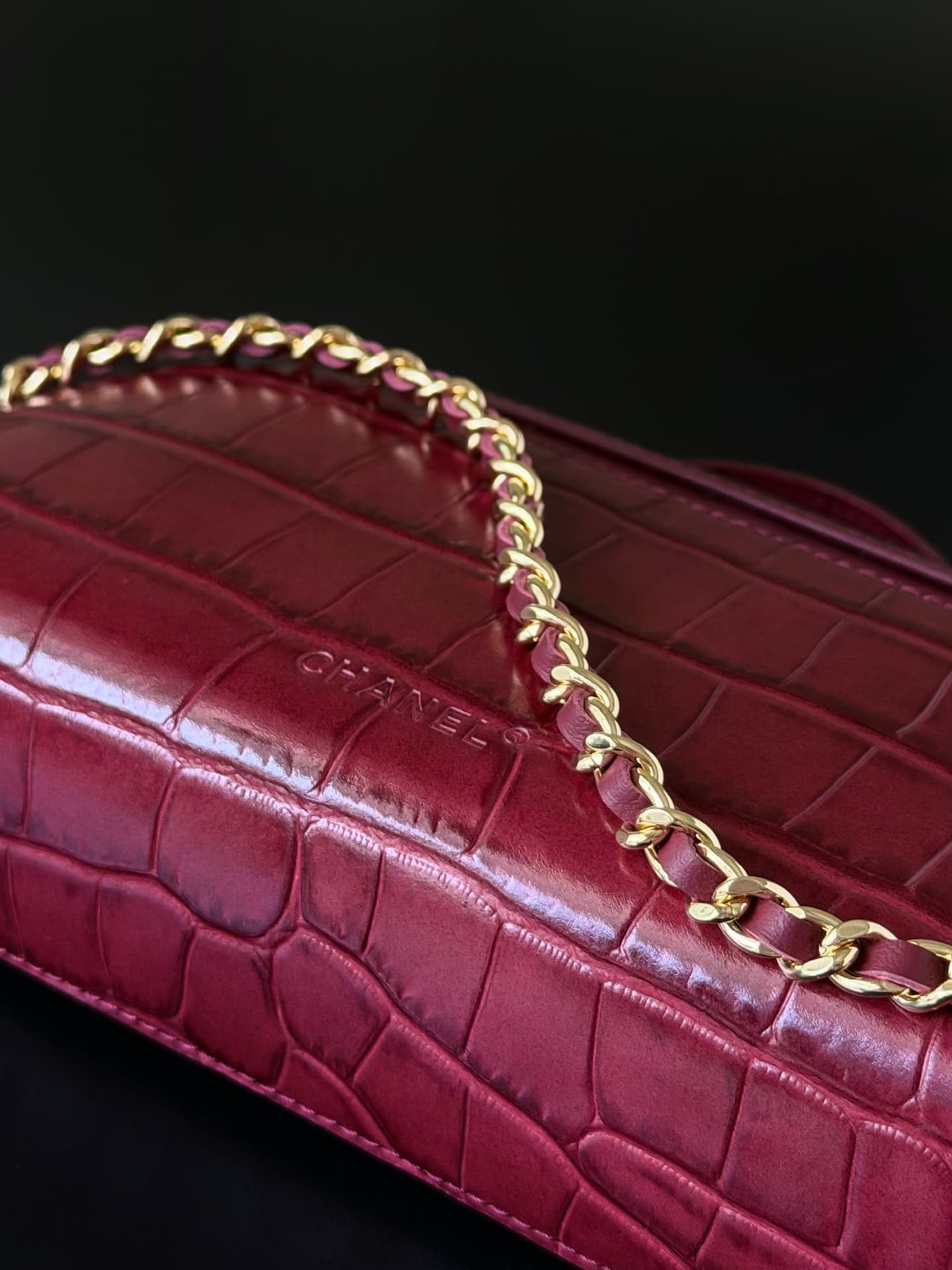 Chanel Small Vanity with chain Crocodile Embossed Calfskin & Gold-Tone Metal Burgundy AS5346 A