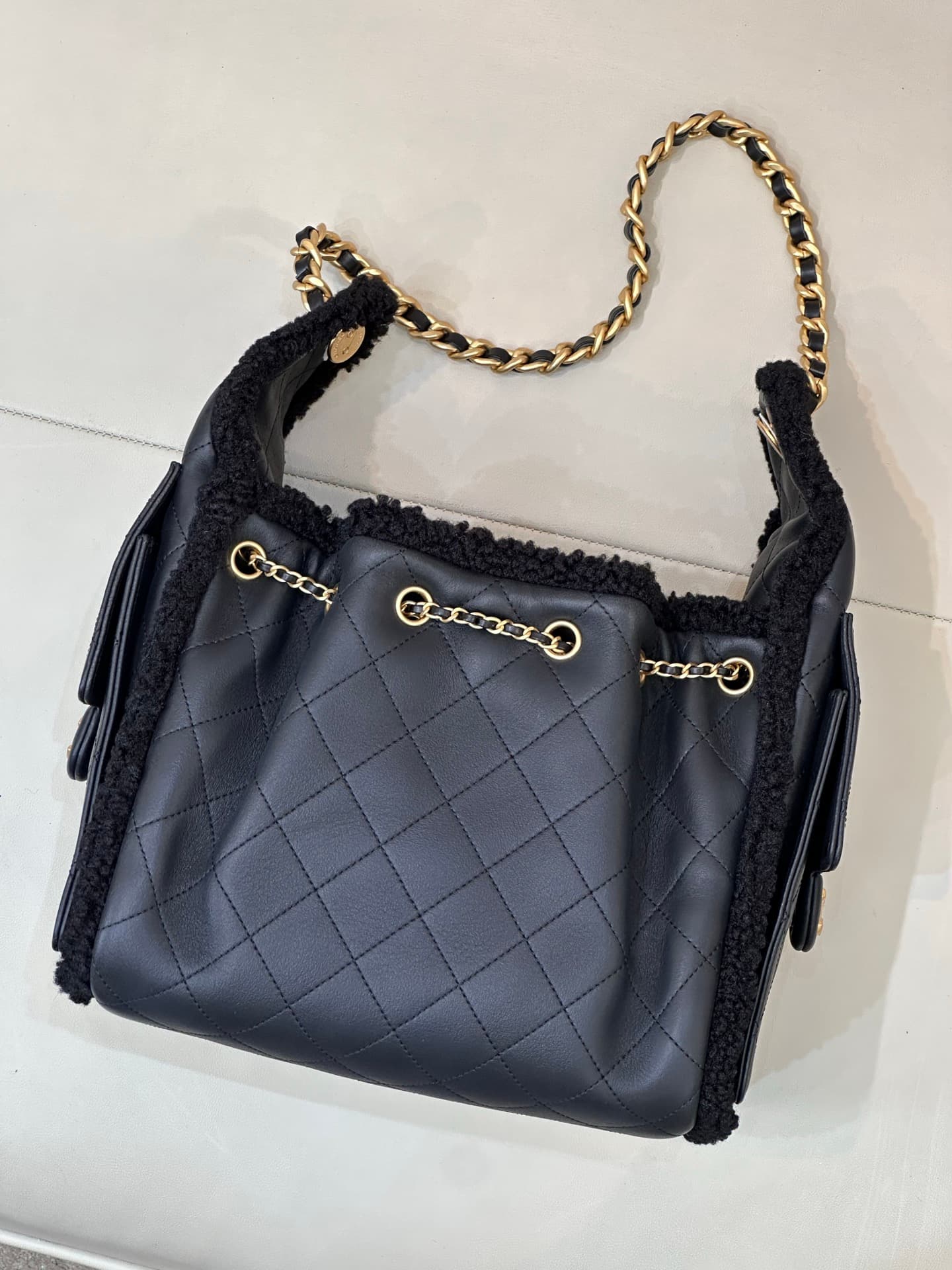Chanel 25 Small Hobo handbag AS5293 Grained Calfskin with crumpled sheepskin shearling&Gold-tone Metal Black TOP