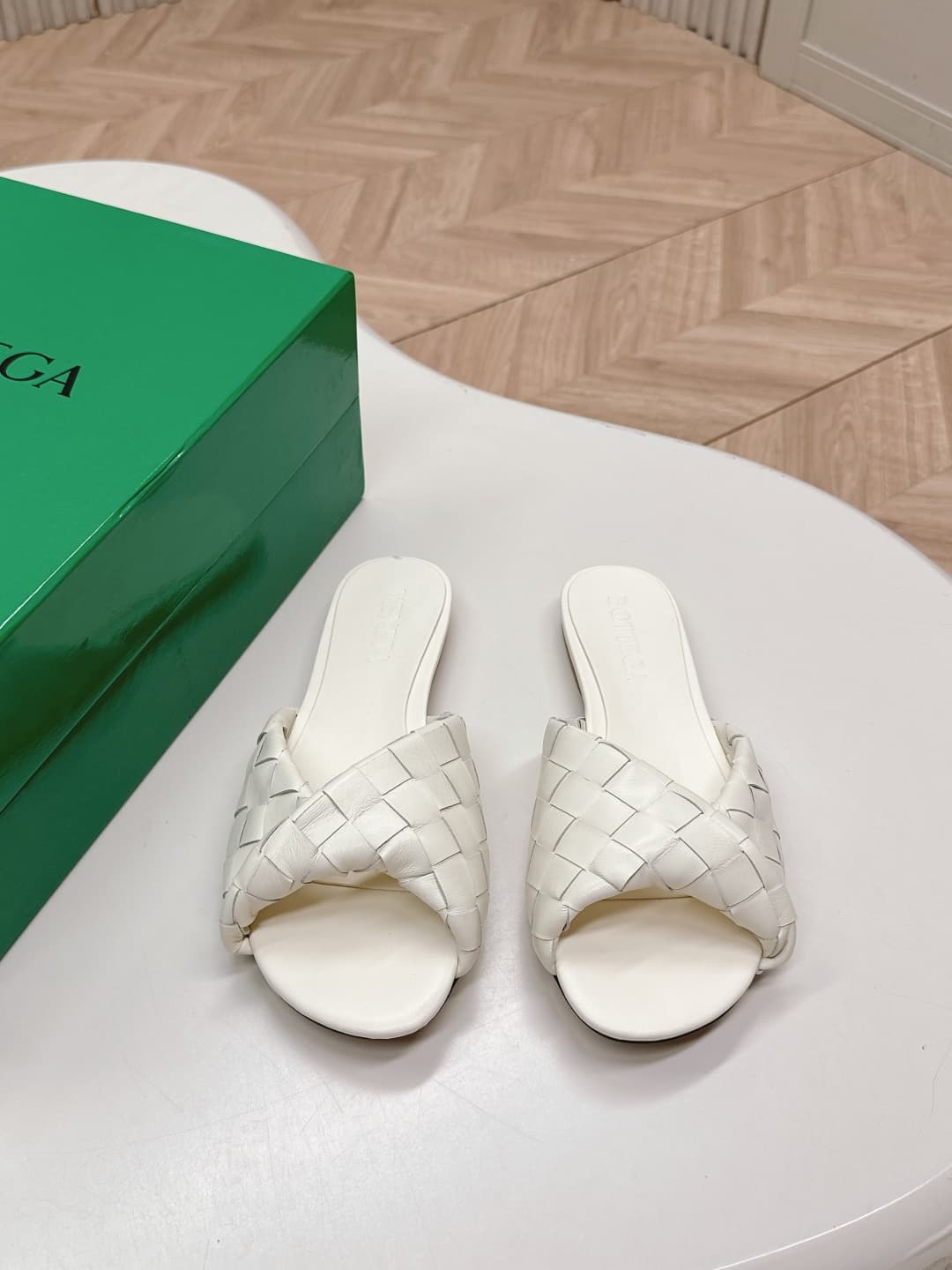 BOTTEGA VENETA Intrecciato Weave Leather Slides Low Women