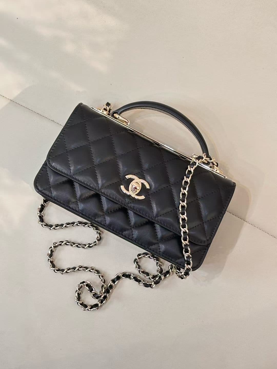 Chanel Clutch with chain Lambskin & Gold-Tone Metal AP4184 TOP