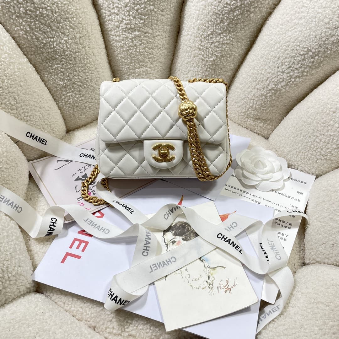 Chanel SUPERMINI FLAP BAG AS4040 Lambskin & Gold-Tone Metal White A